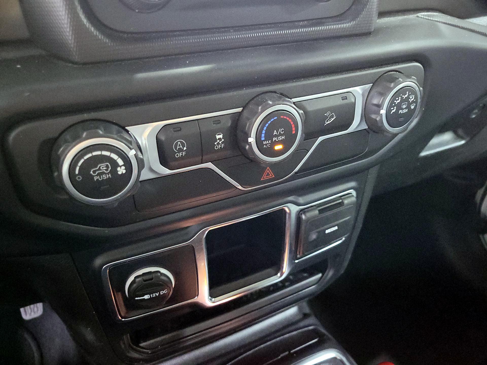 Thumbnail: 2019 Jeep Wrangler - 16
