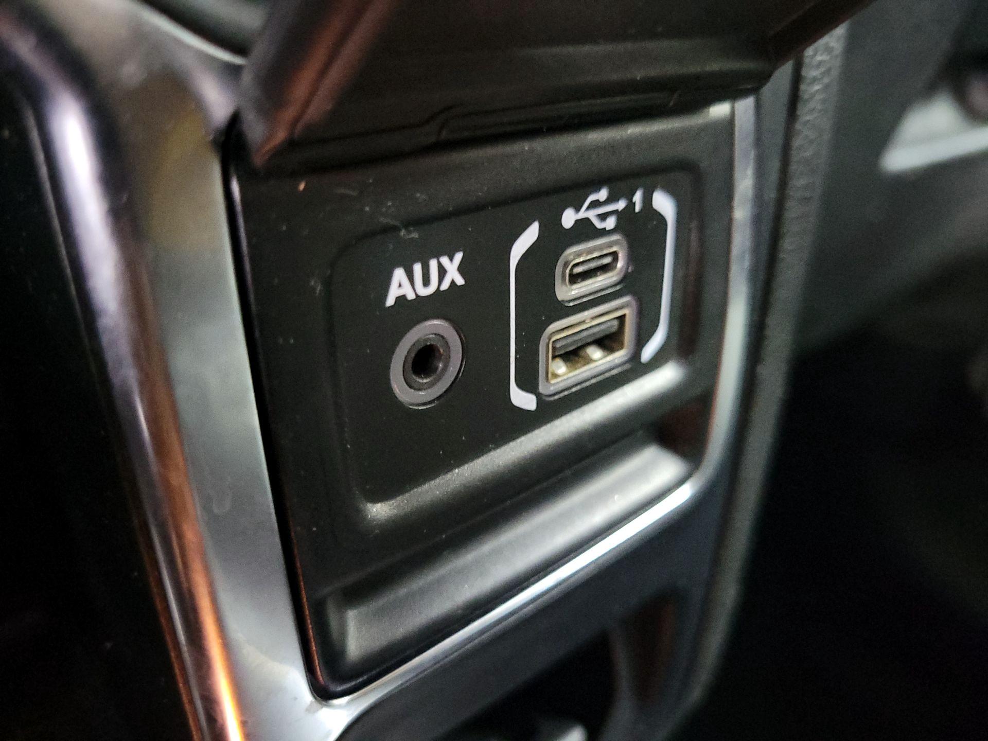 Thumbnail: 2019 Jeep Wrangler - 18