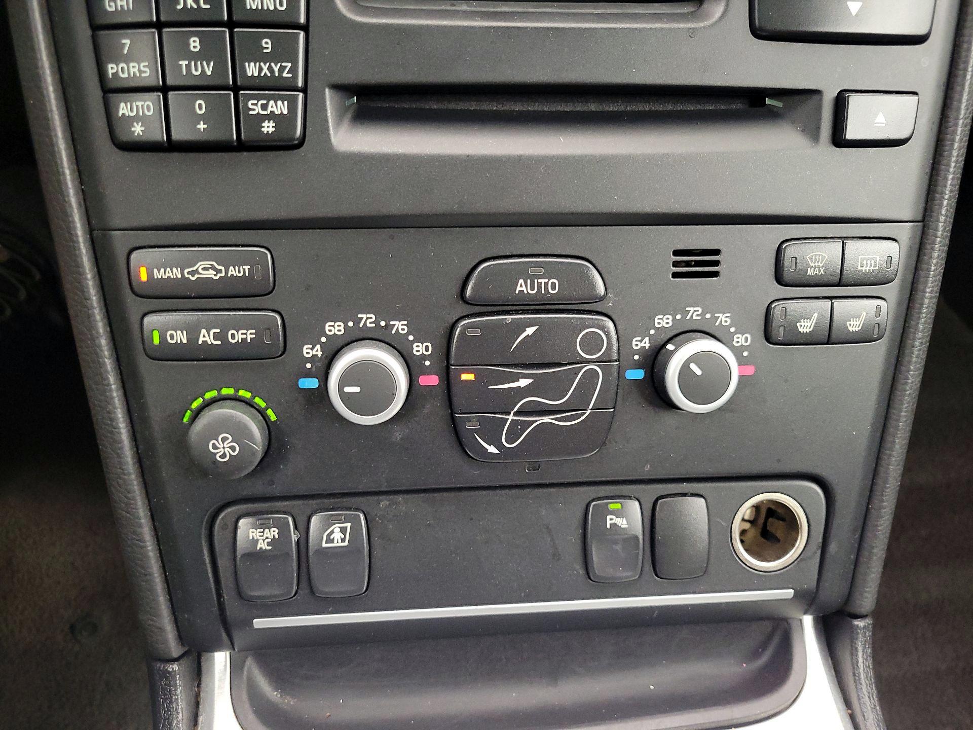 Thumbnail: 2014 Volvo XC90 - 15