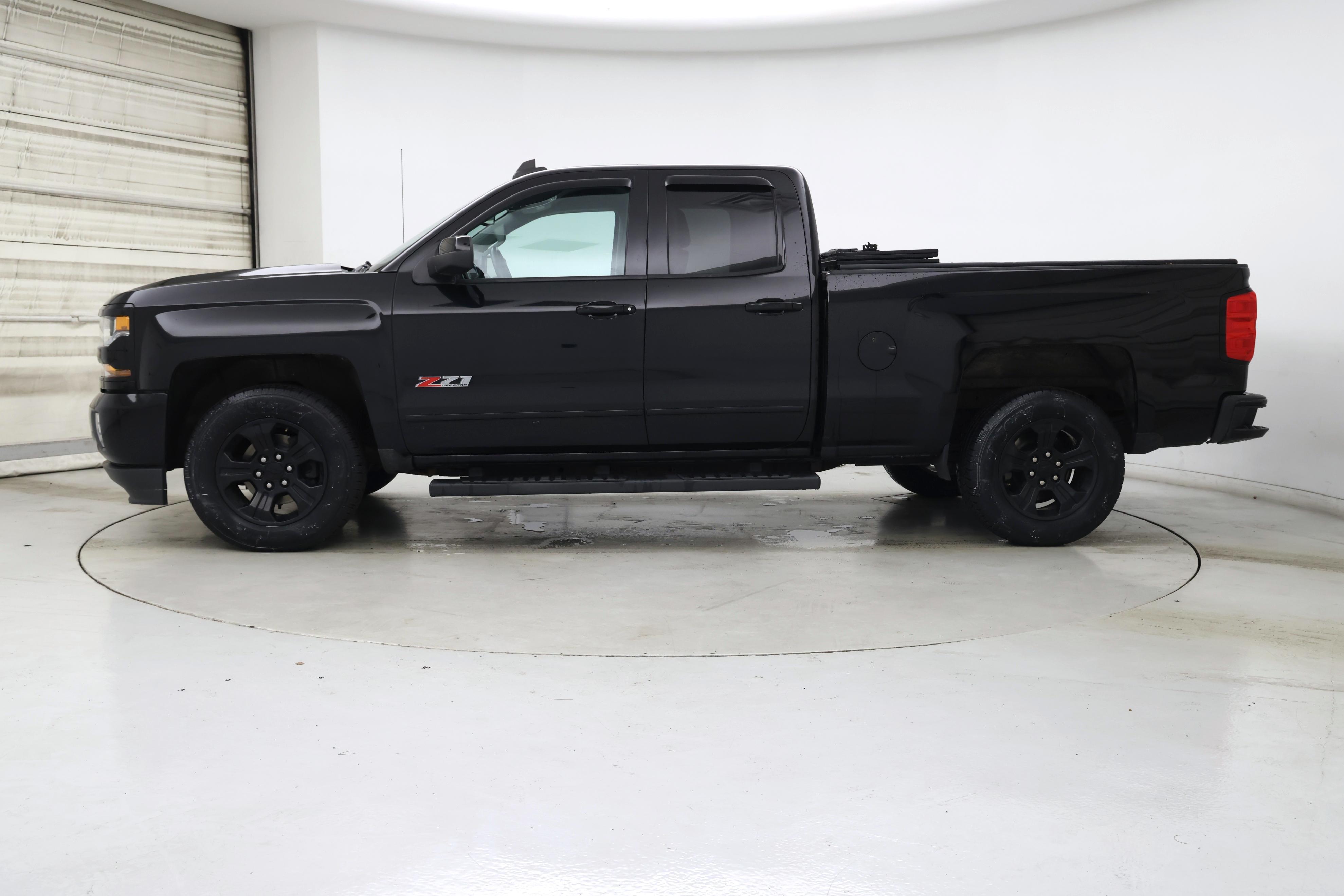 Thumbnail: 2017 Chevrolet Silverado 1500 - 3