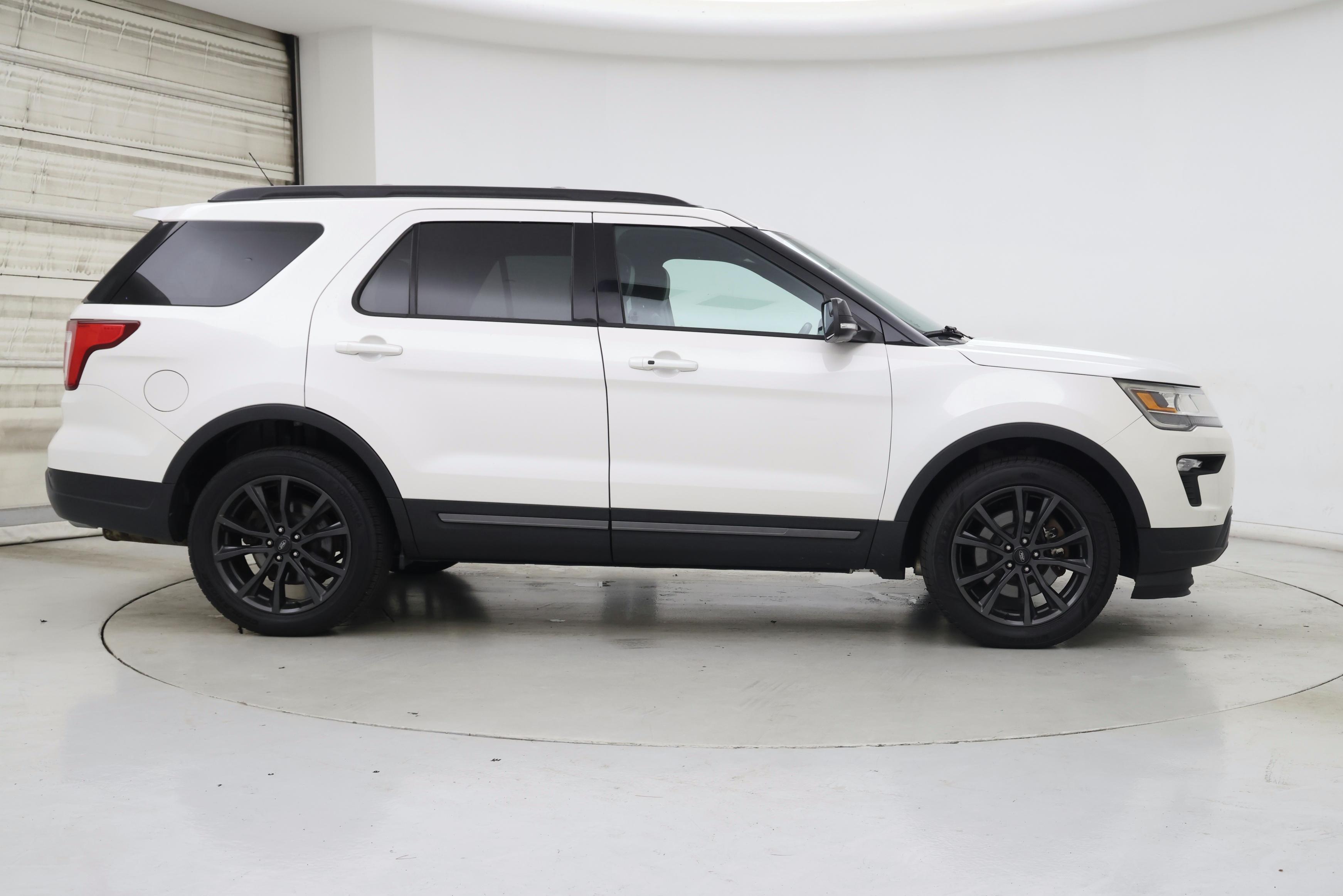 Thumbnail: 2018 Ford Explorer - 7