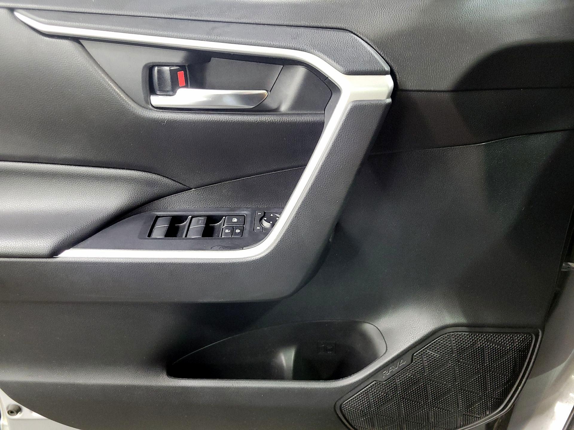 Thumbnail: 2021 Toyota RAV4 - 12