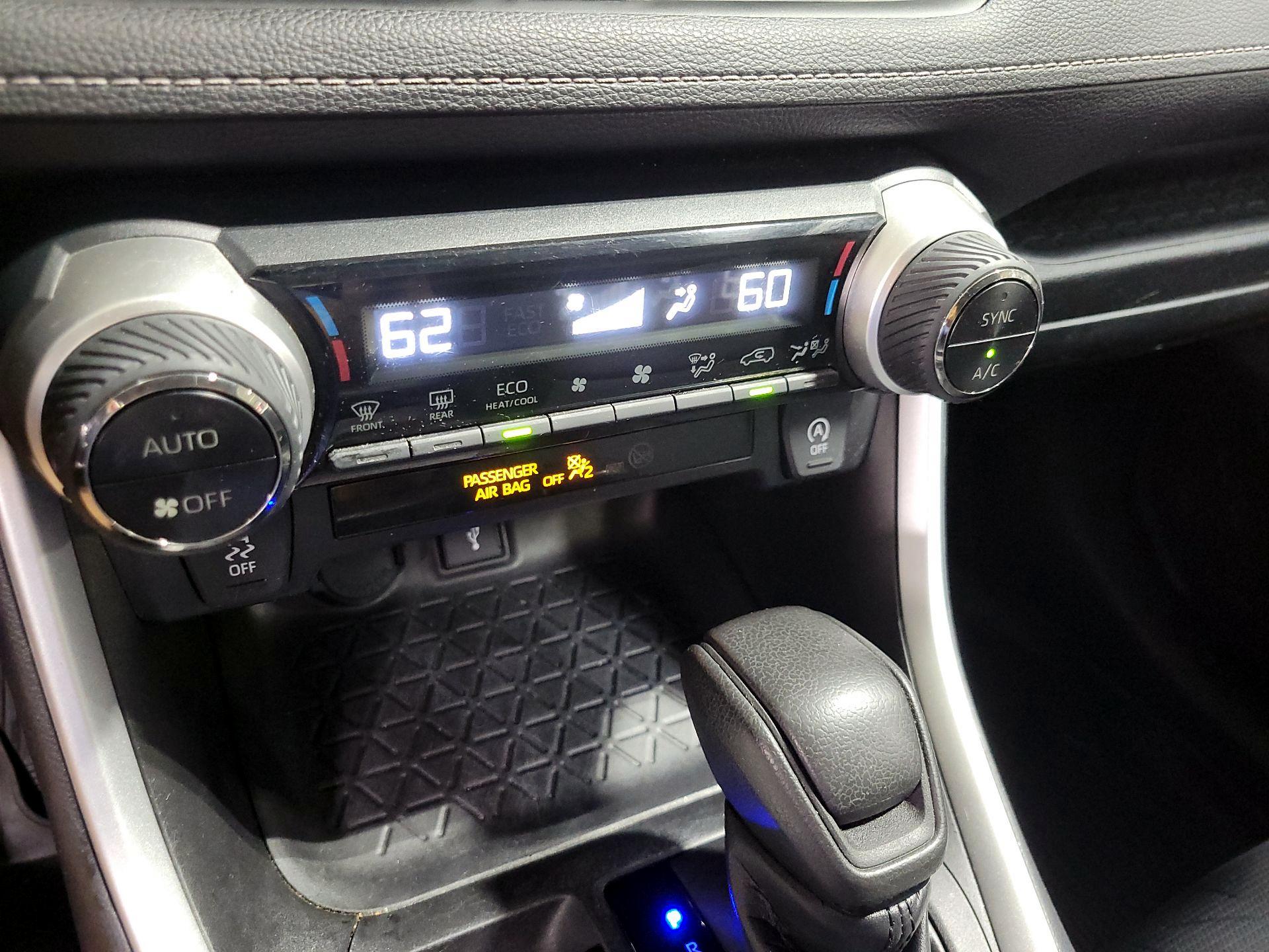 Thumbnail: 2021 Toyota RAV4 - 16