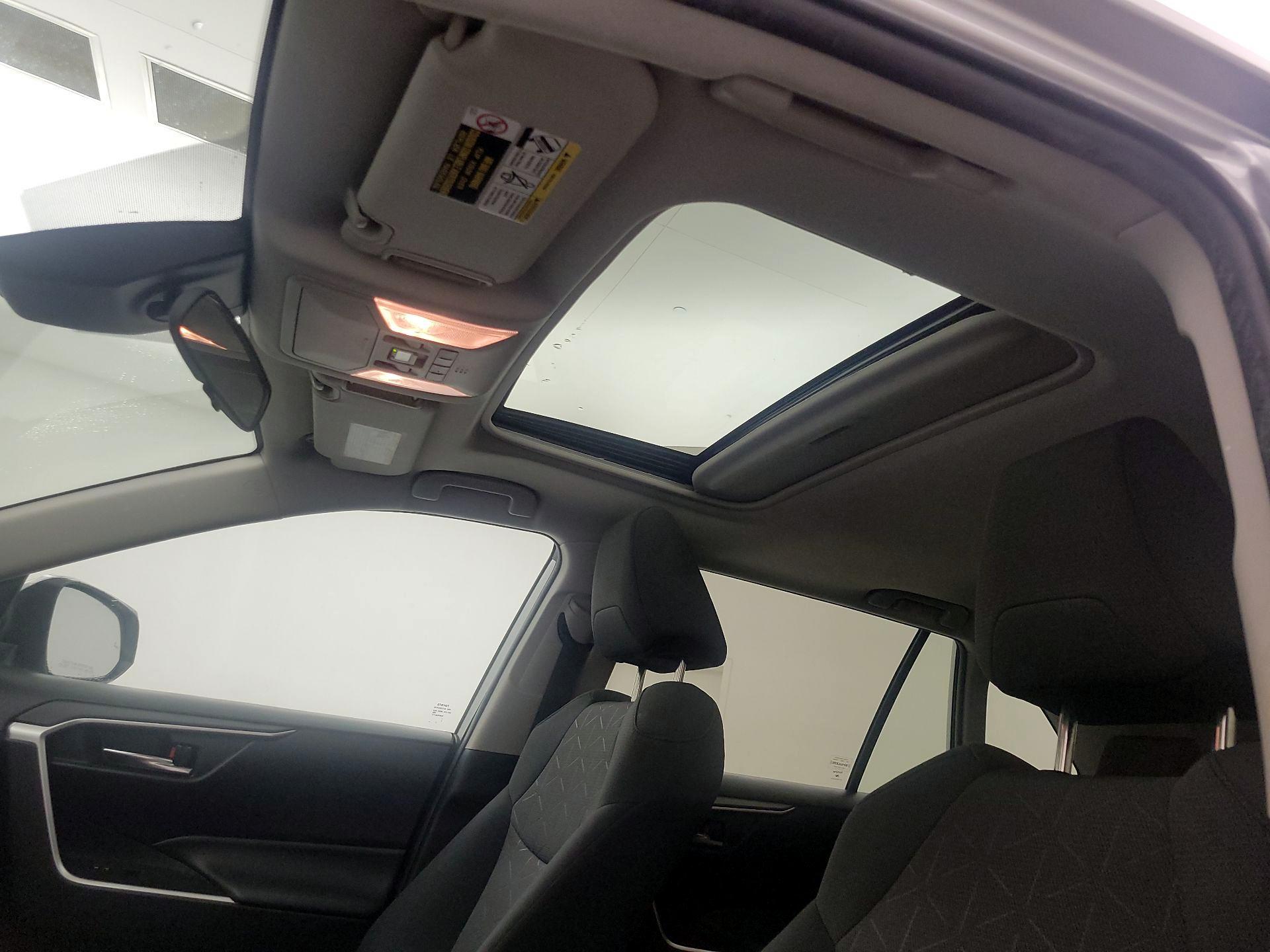 Thumbnail: 2021 Toyota RAV4 - 19