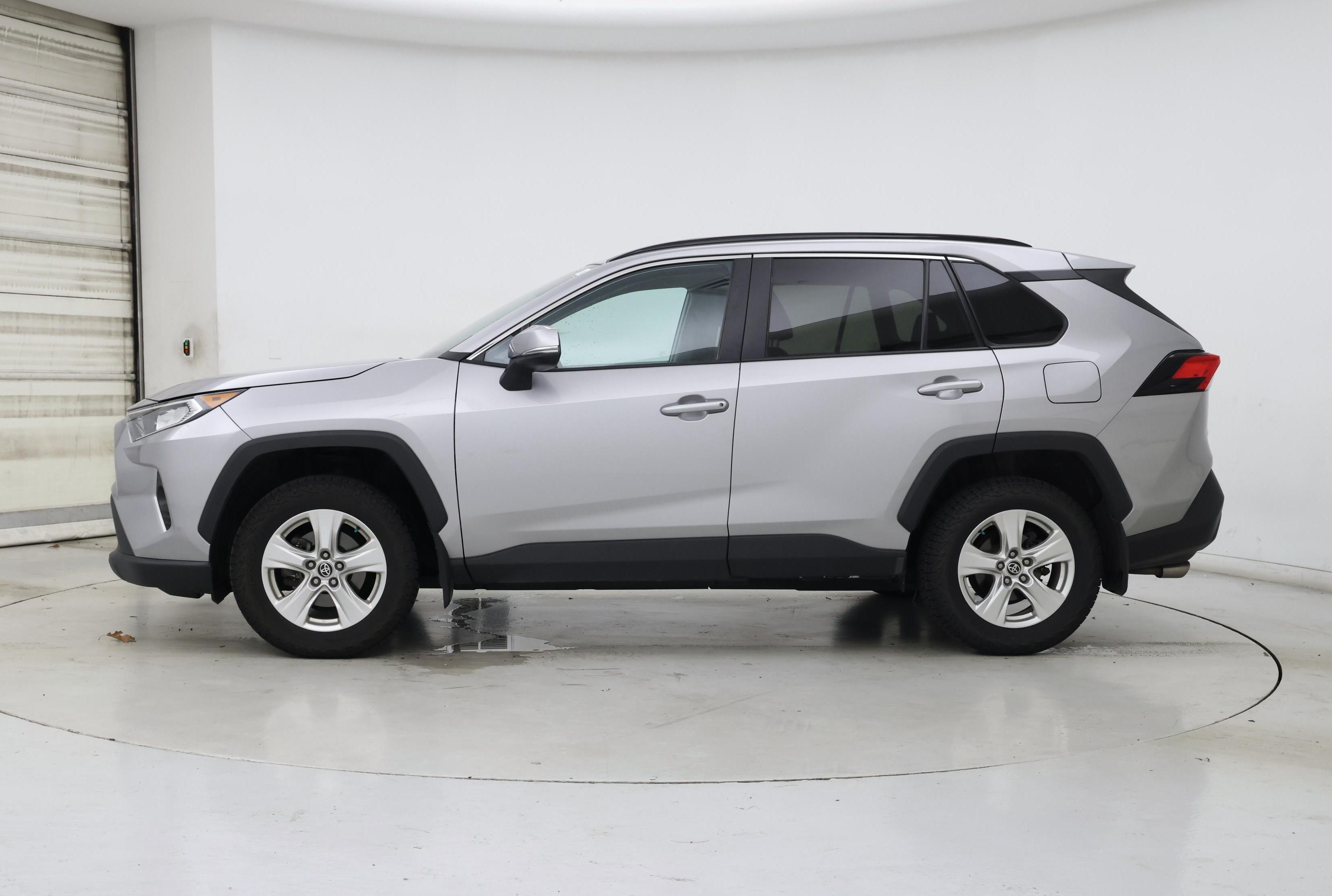 Thumbnail: 2021 Toyota RAV4 - 3