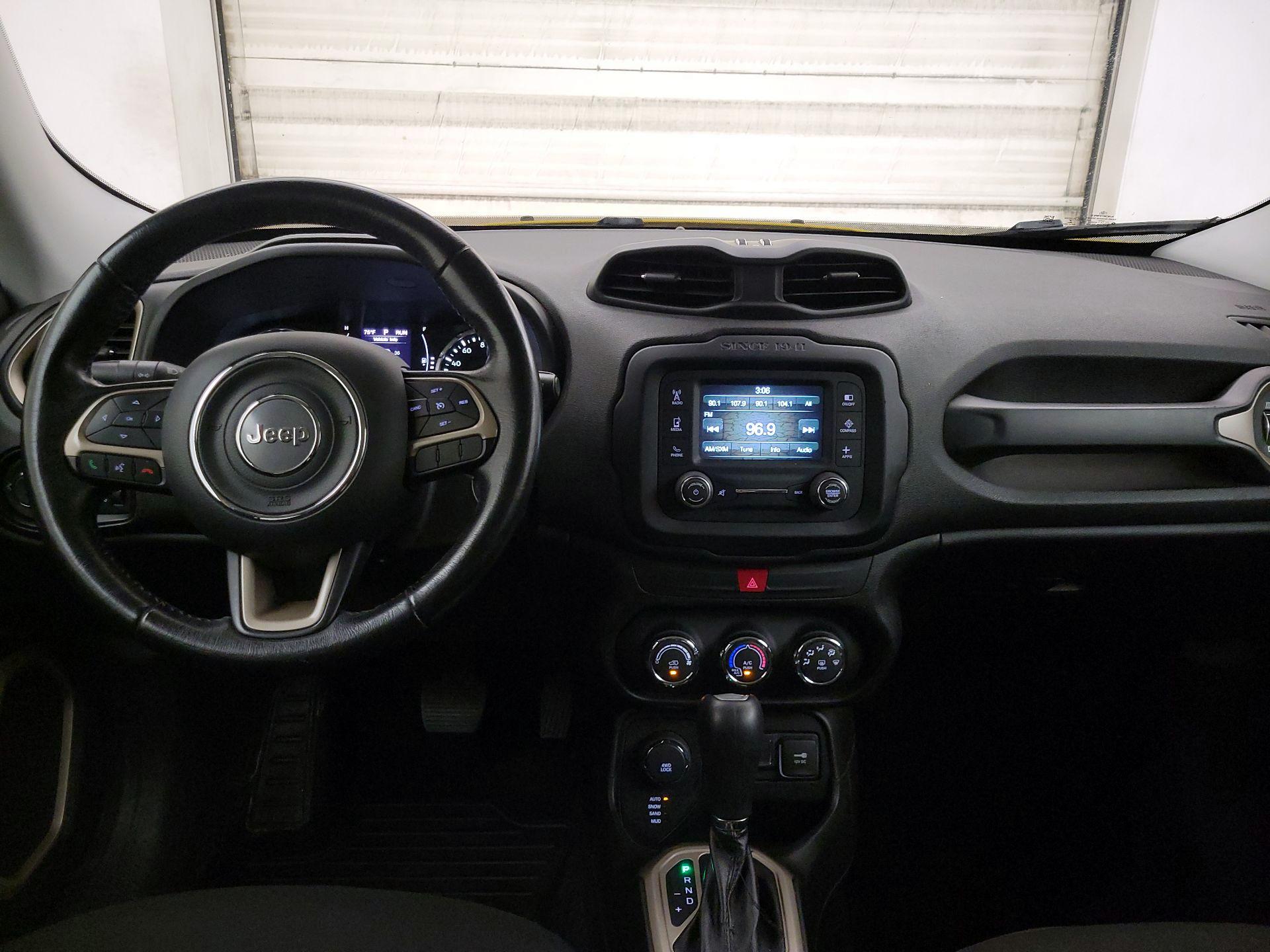 Thumbnail: 2016 Jeep Renegade - 9