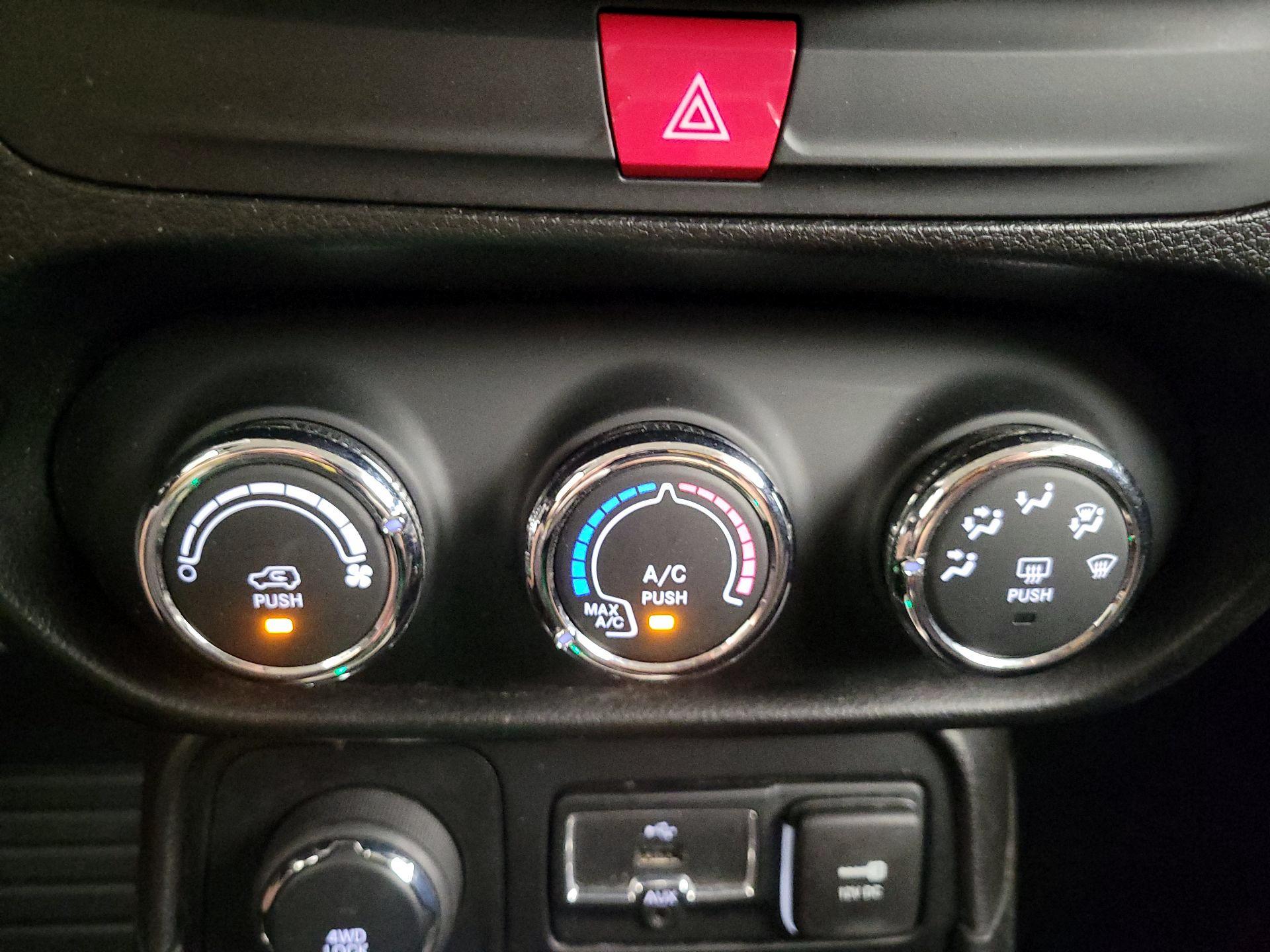 Thumbnail: 2016 Jeep Renegade - 16