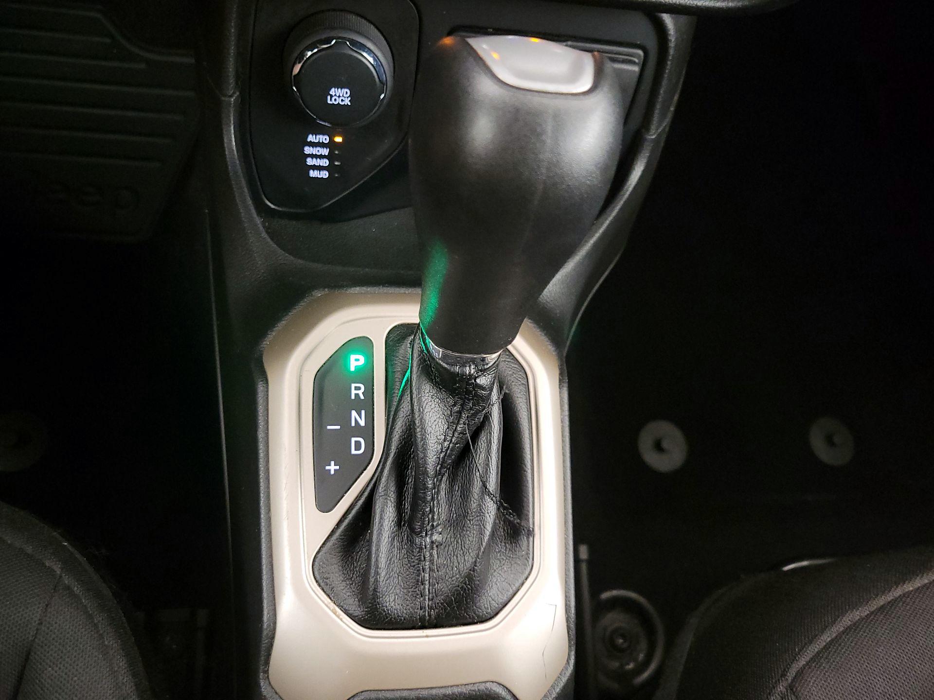Thumbnail: 2016 Jeep Renegade - 17