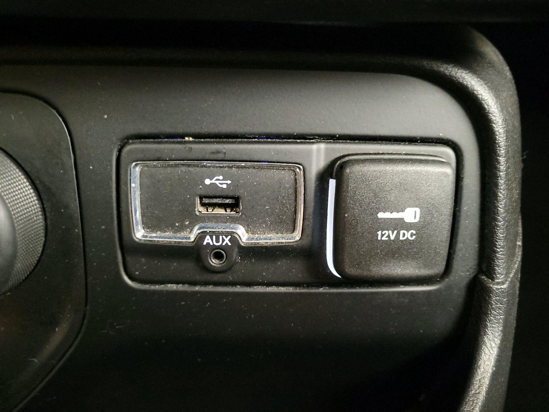 Thumbnail: 2016 Jeep Renegade - 18
