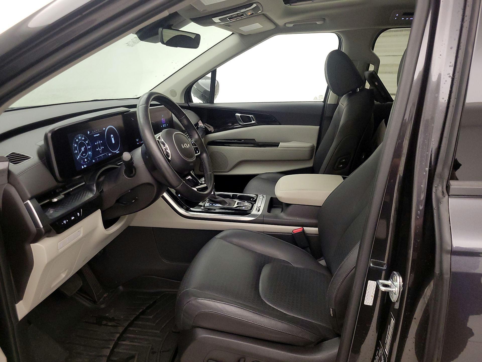 Thumbnail: 2022 Kia Carnival - 11