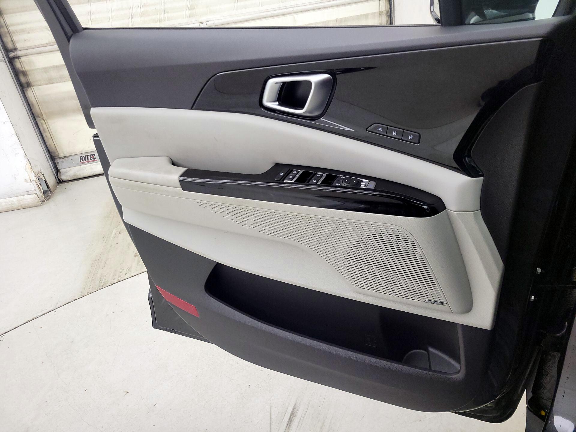 Thumbnail: 2022 Kia Carnival - 12