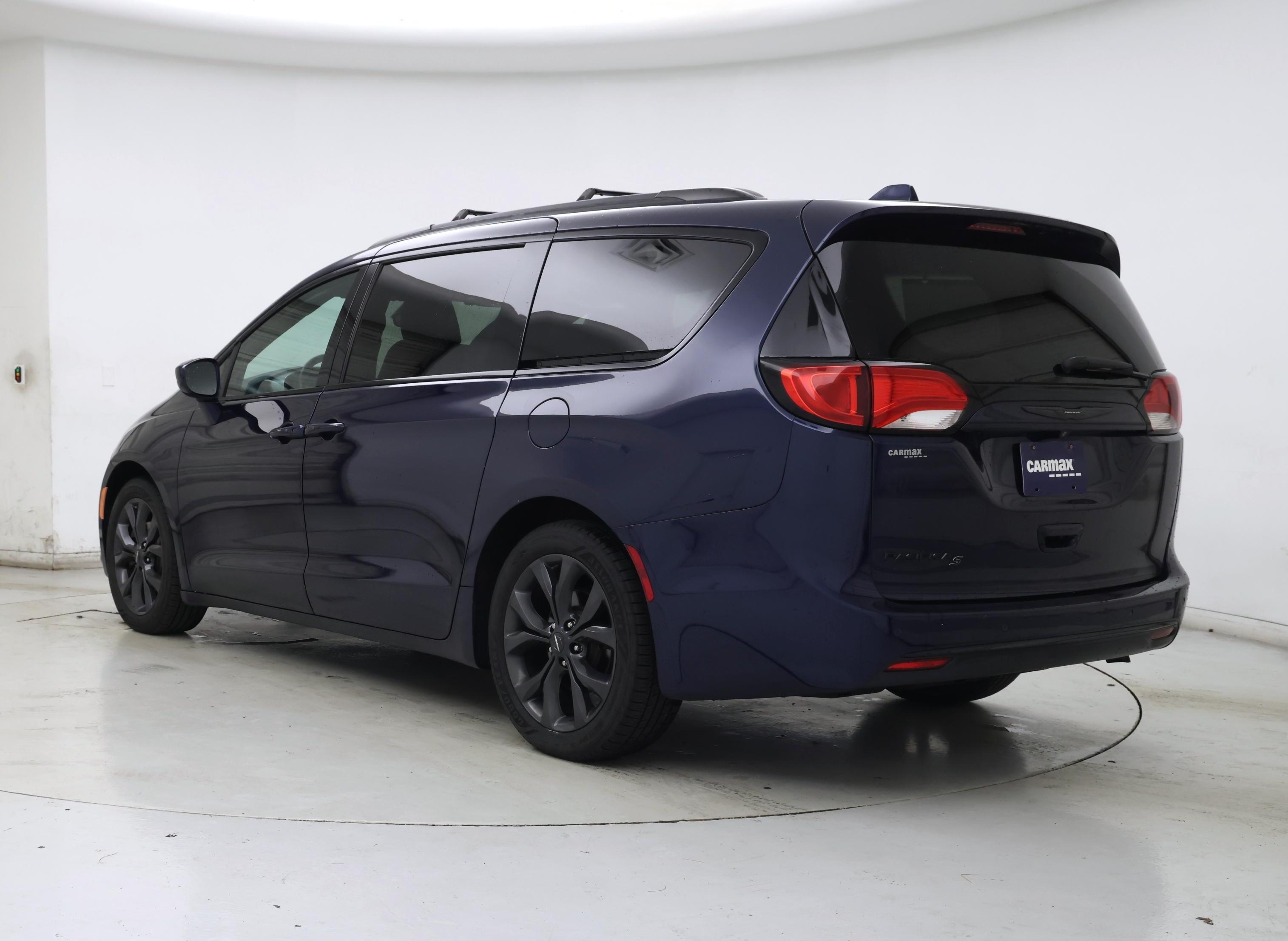 Thumbnail: 2018 Chrysler Pacifica - 2