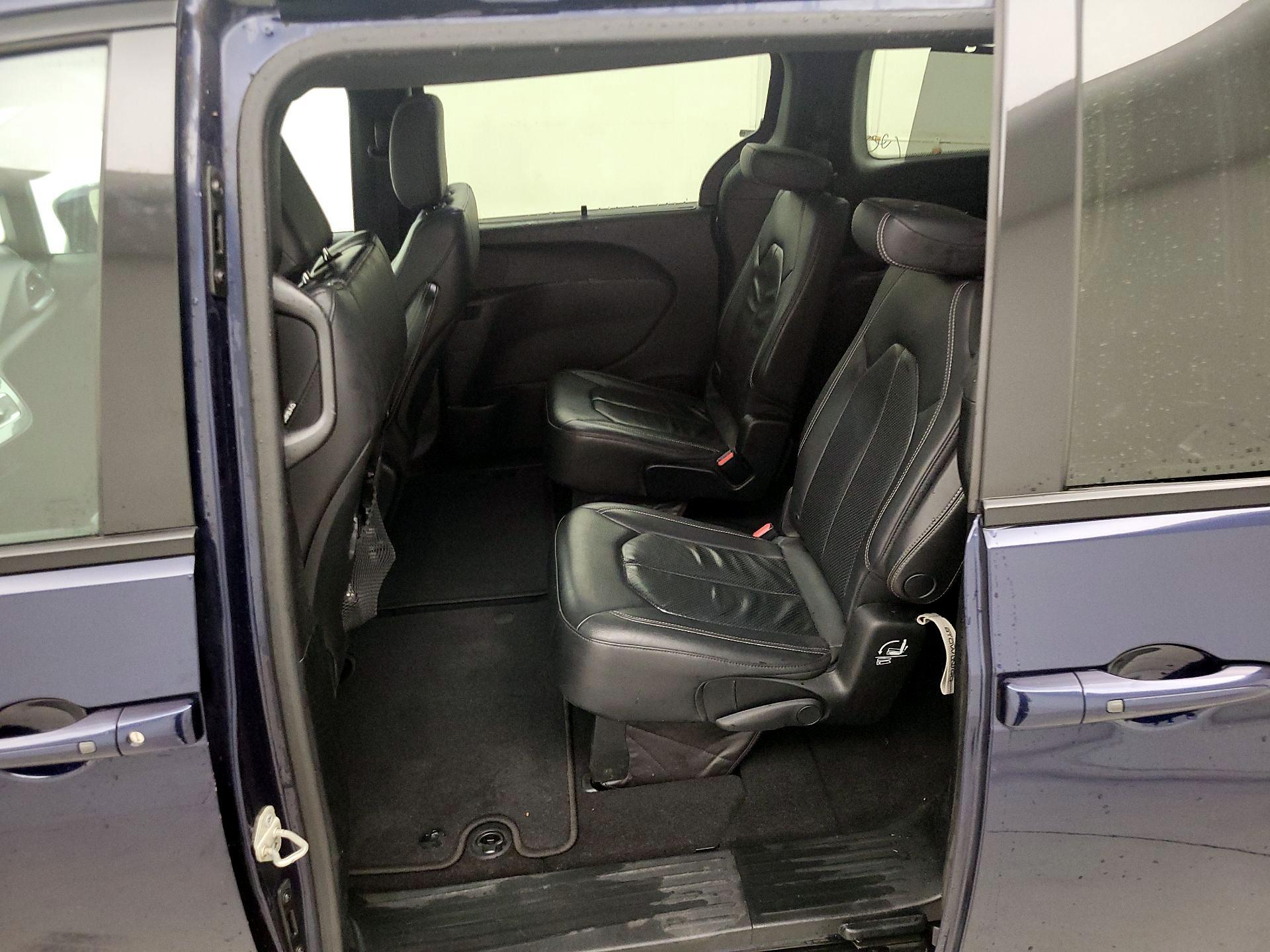 Thumbnail: 2018 Chrysler Pacifica - 19