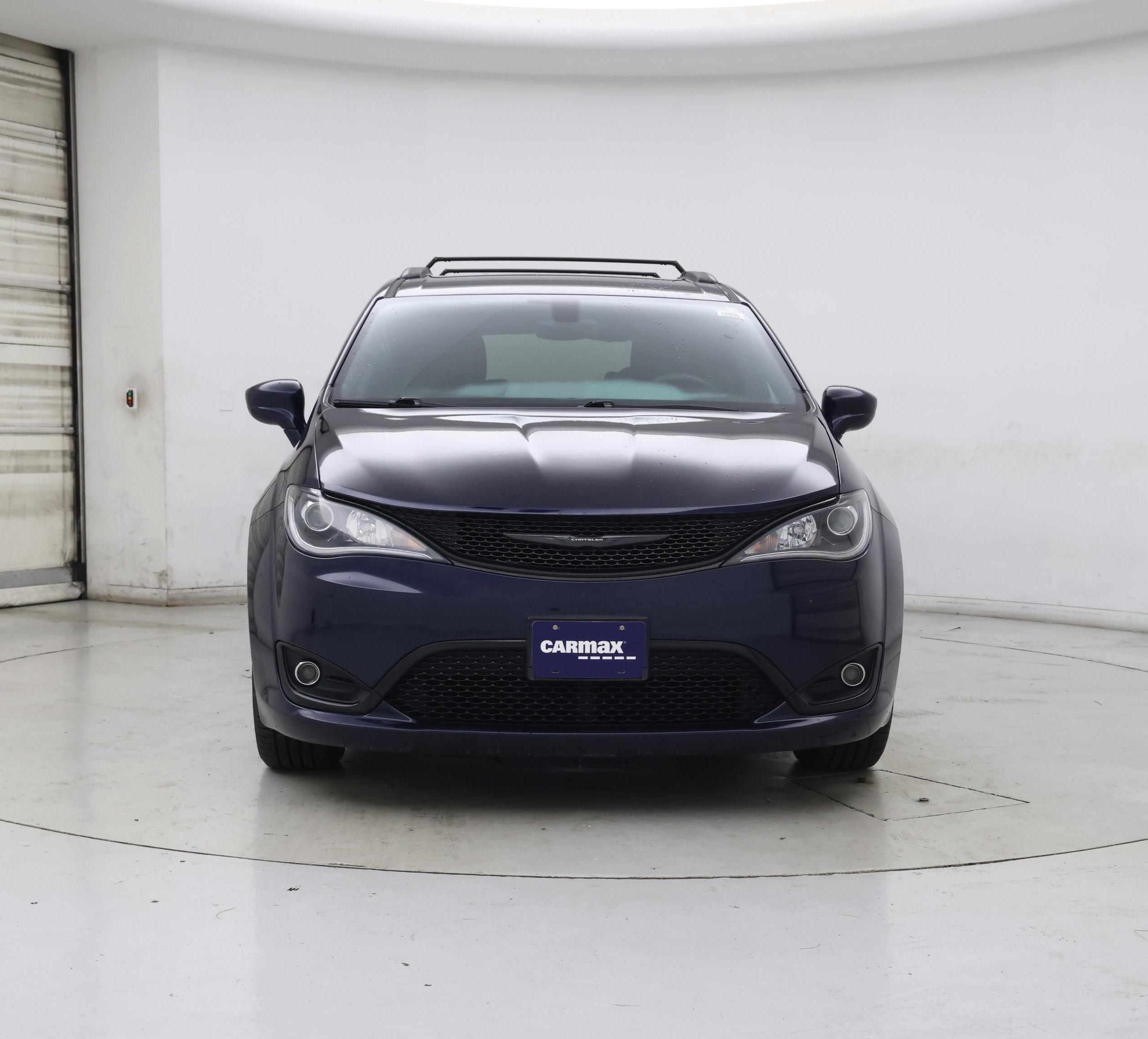 Thumbnail: 2018 Chrysler Pacifica - 5