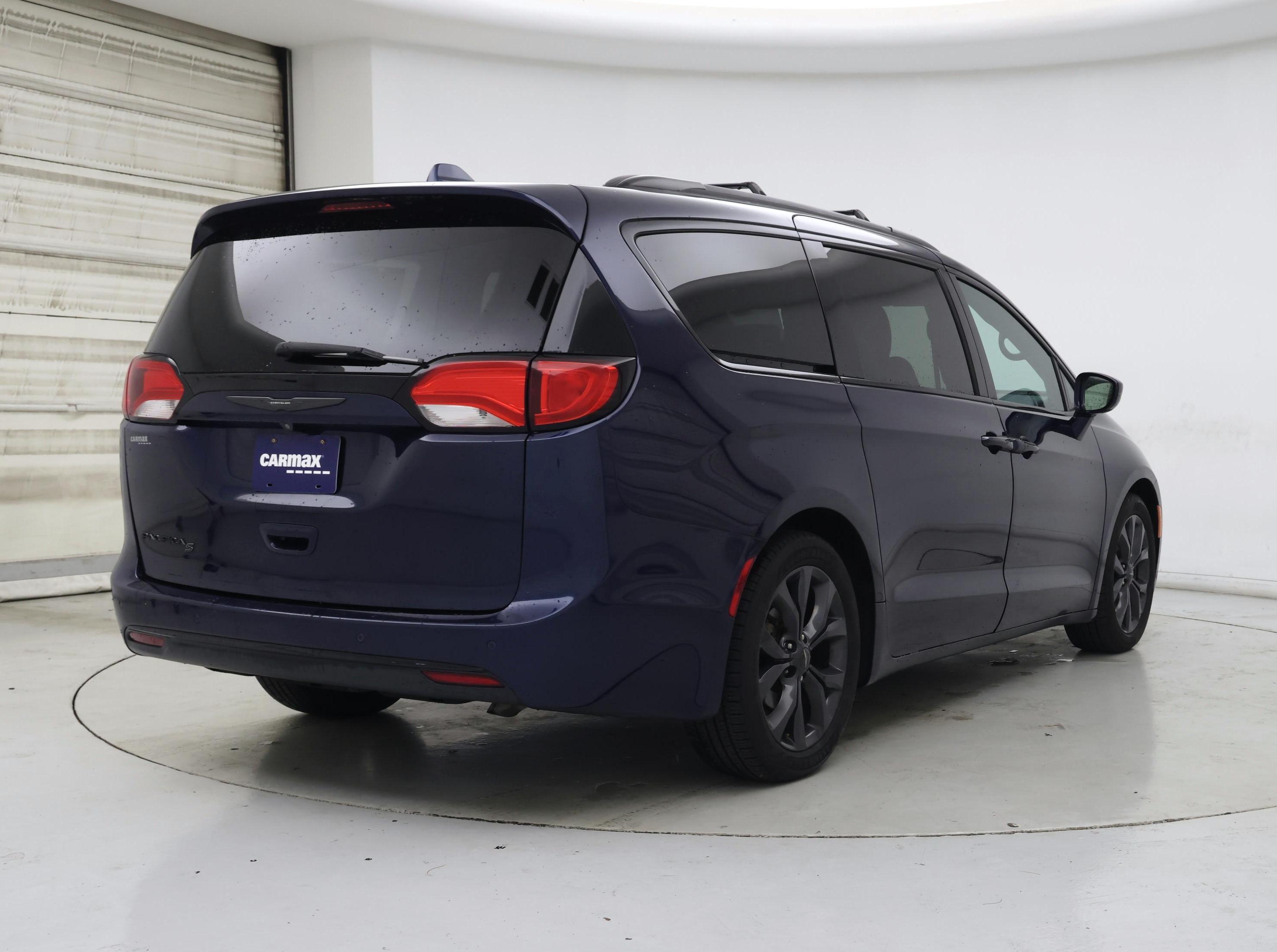 Thumbnail: 2018 Chrysler Pacifica - 8