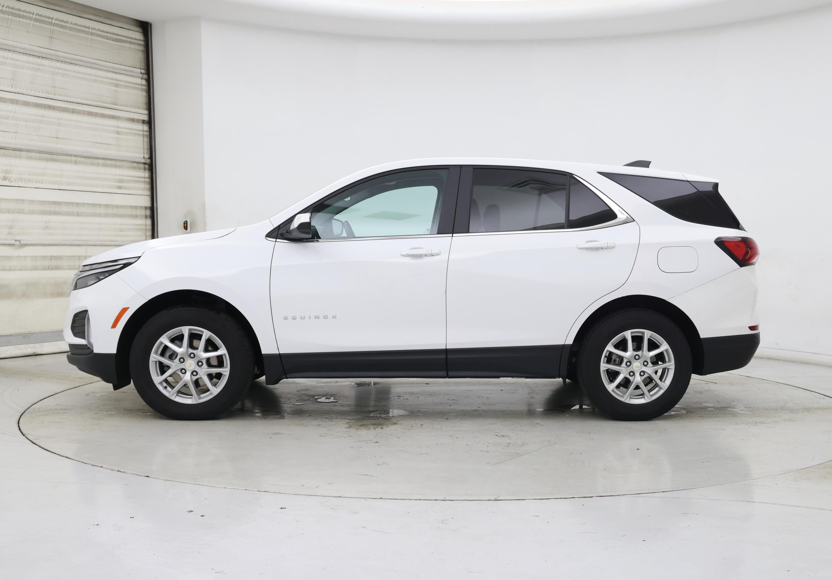 Thumbnail: 2022 Chevrolet Equinox - 3