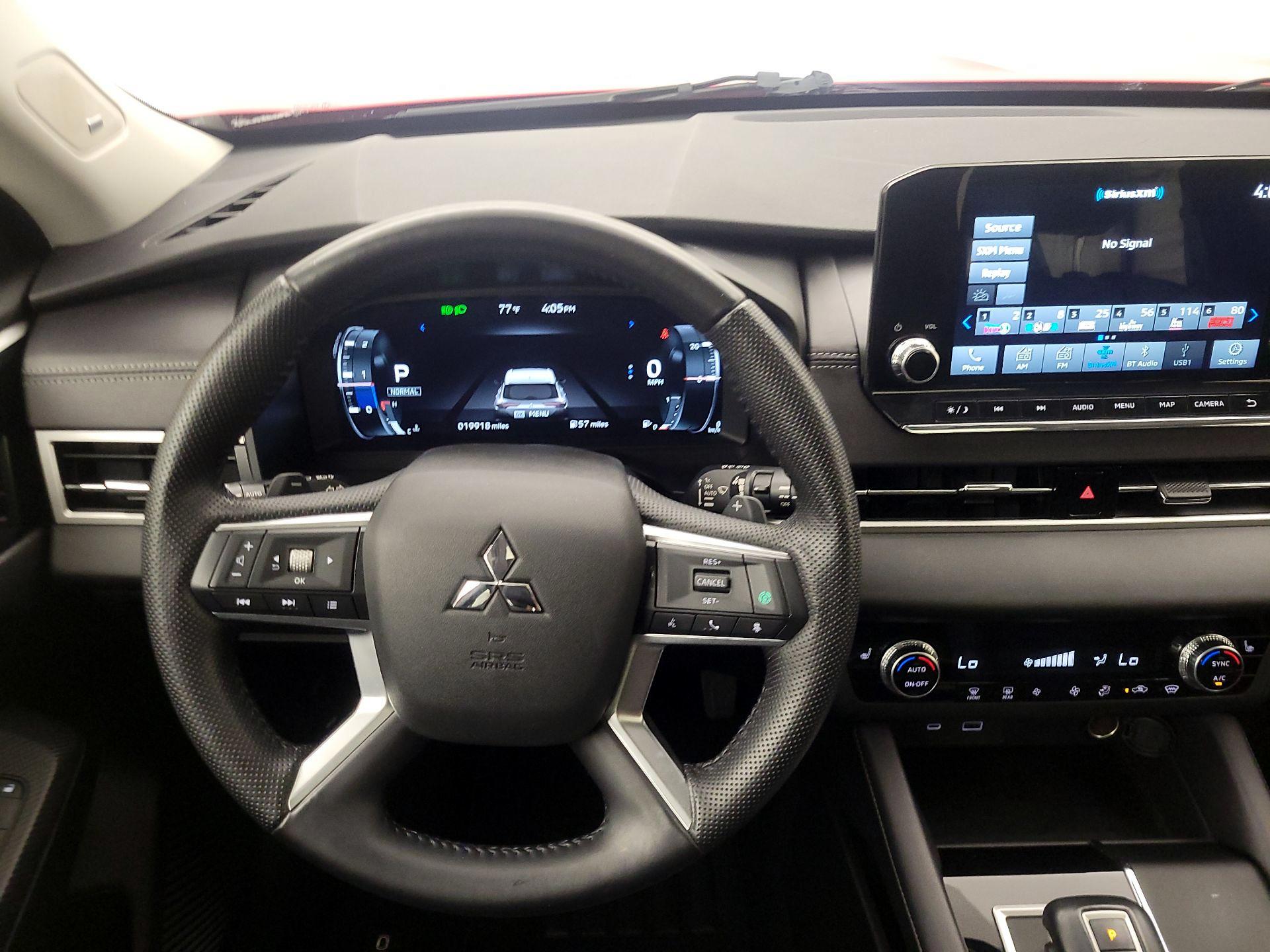 Thumbnail: 2023 Mitsubishi Outlander - 10