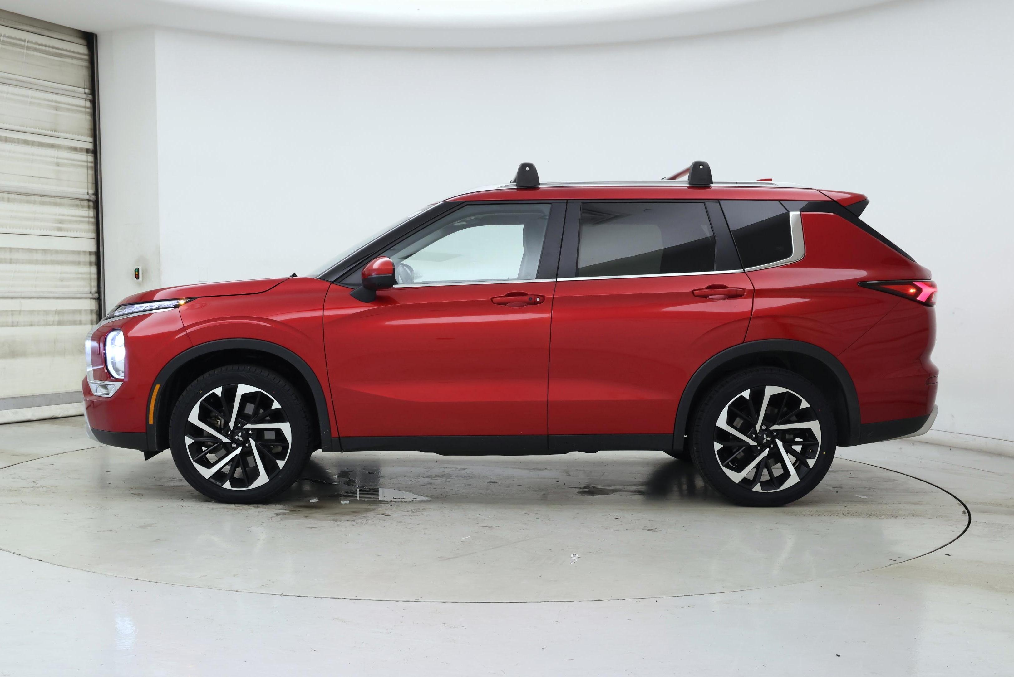 Thumbnail: 2023 Mitsubishi Outlander - 3