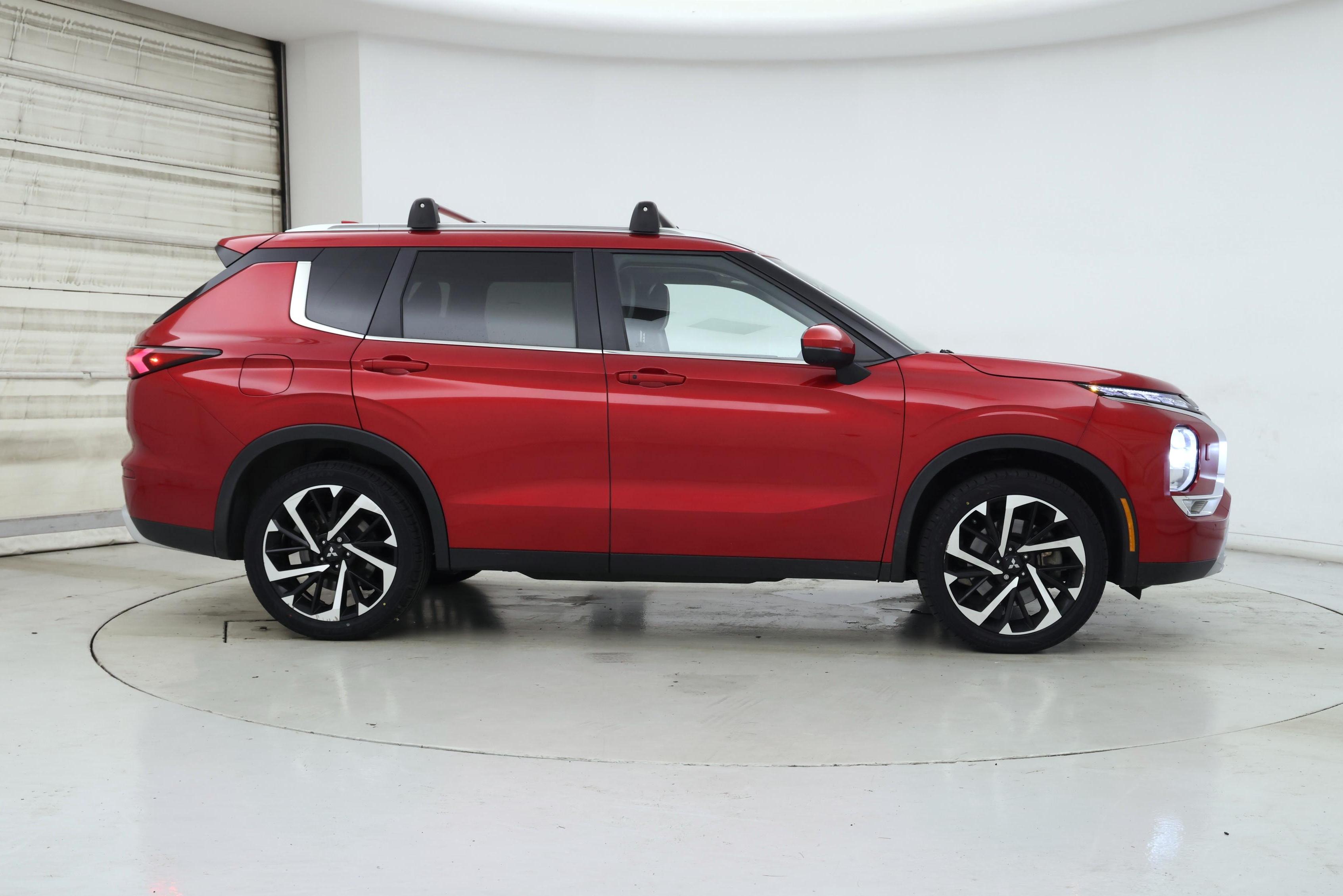 Thumbnail: 2023 Mitsubishi Outlander - 7