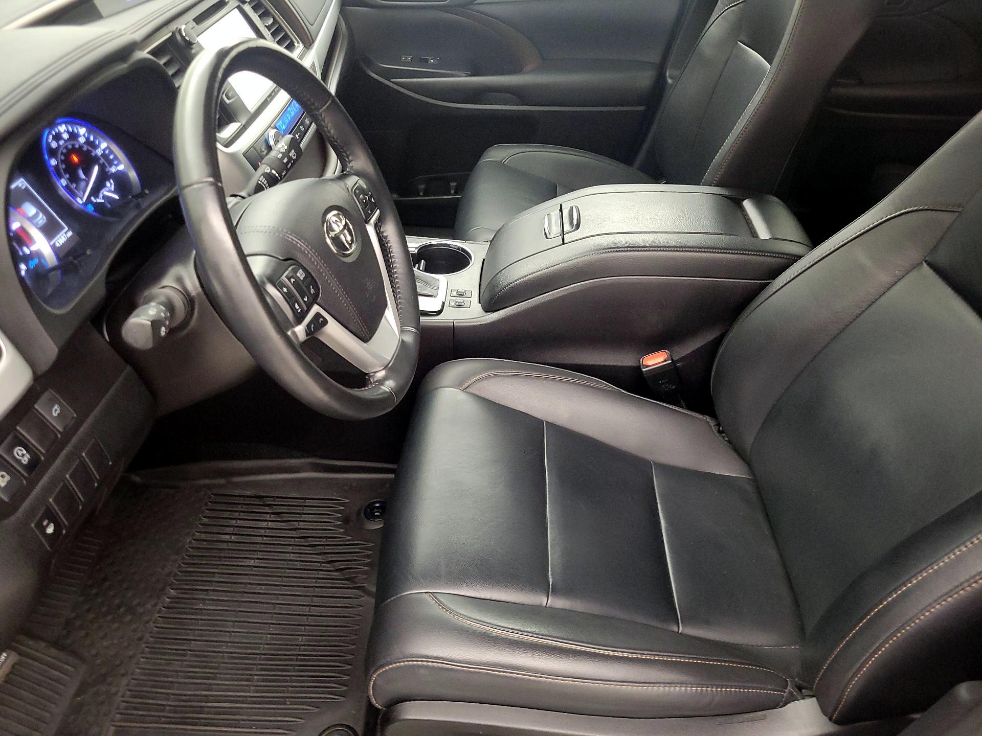 Thumbnail: 2019 Toyota Highlander - 11