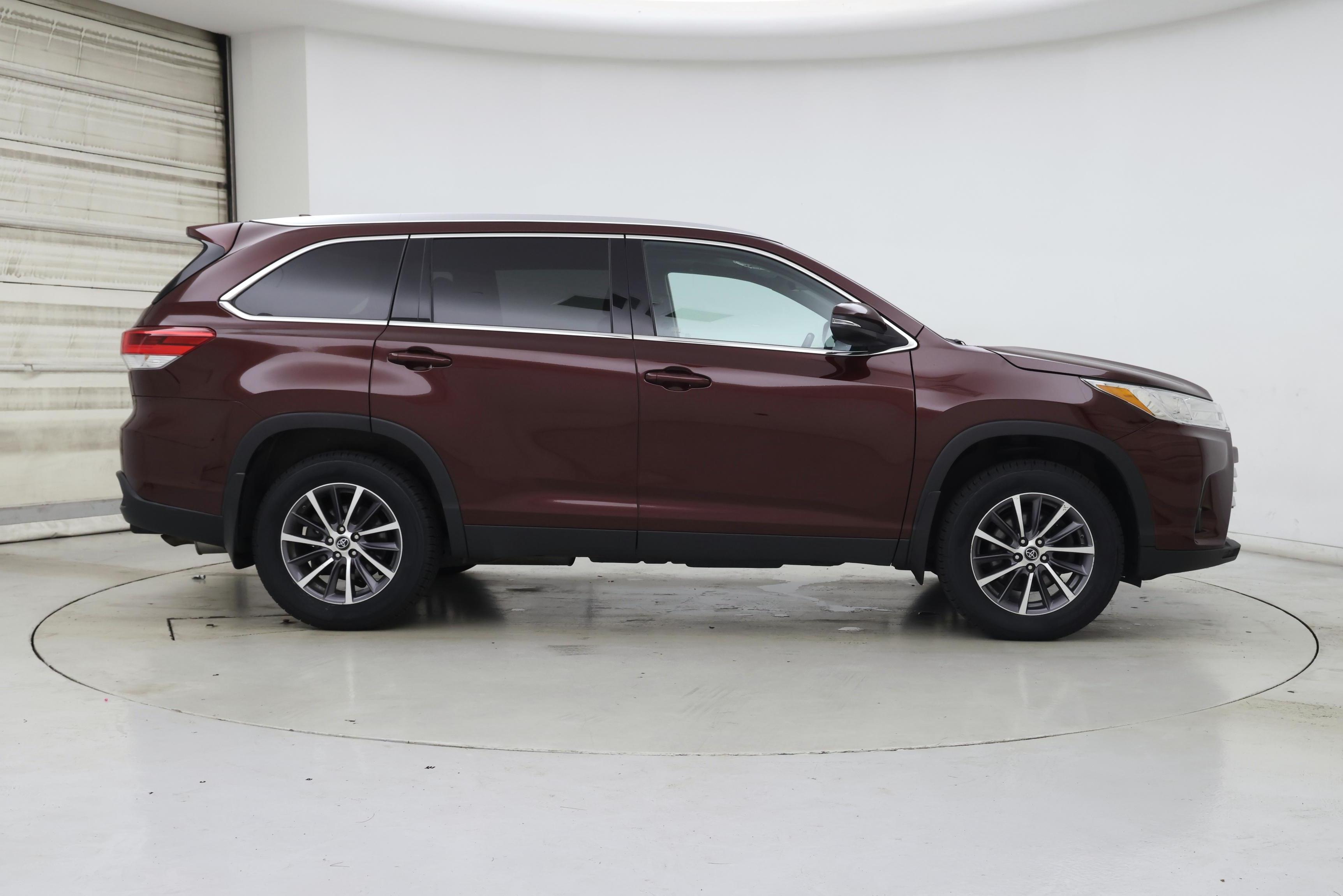 Thumbnail: 2019 Toyota Highlander - 7