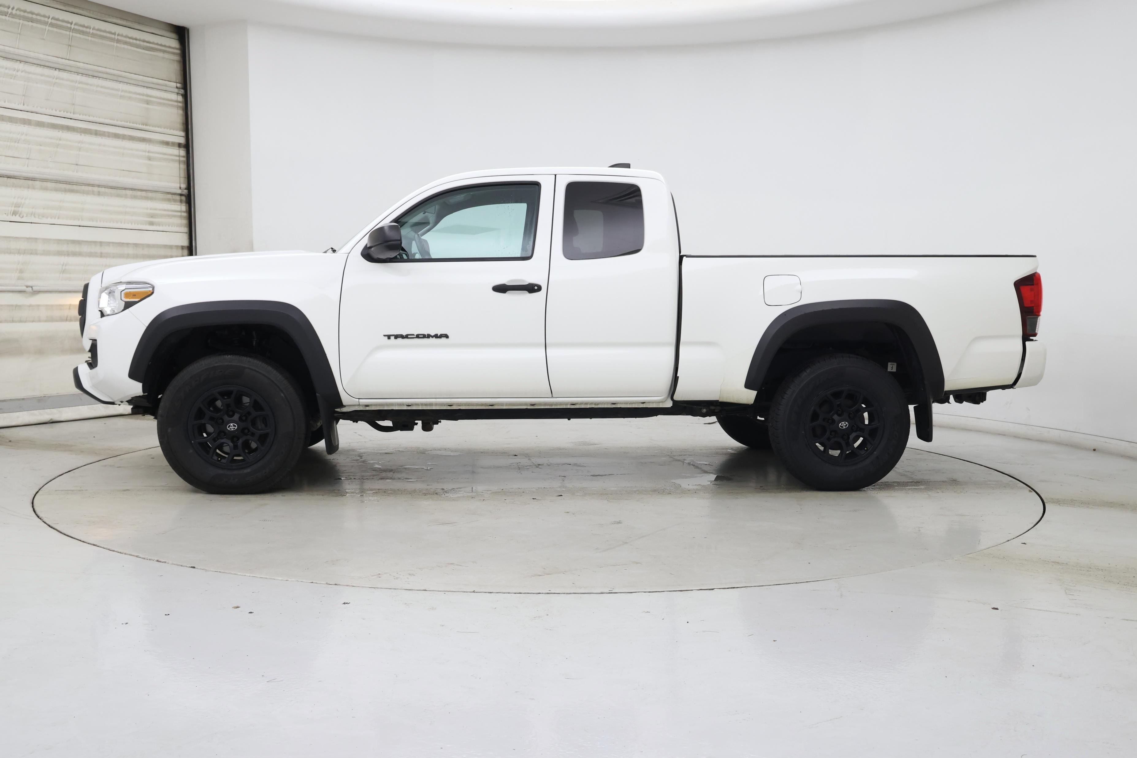Thumbnail: 2021 Toyota Tacoma - 3