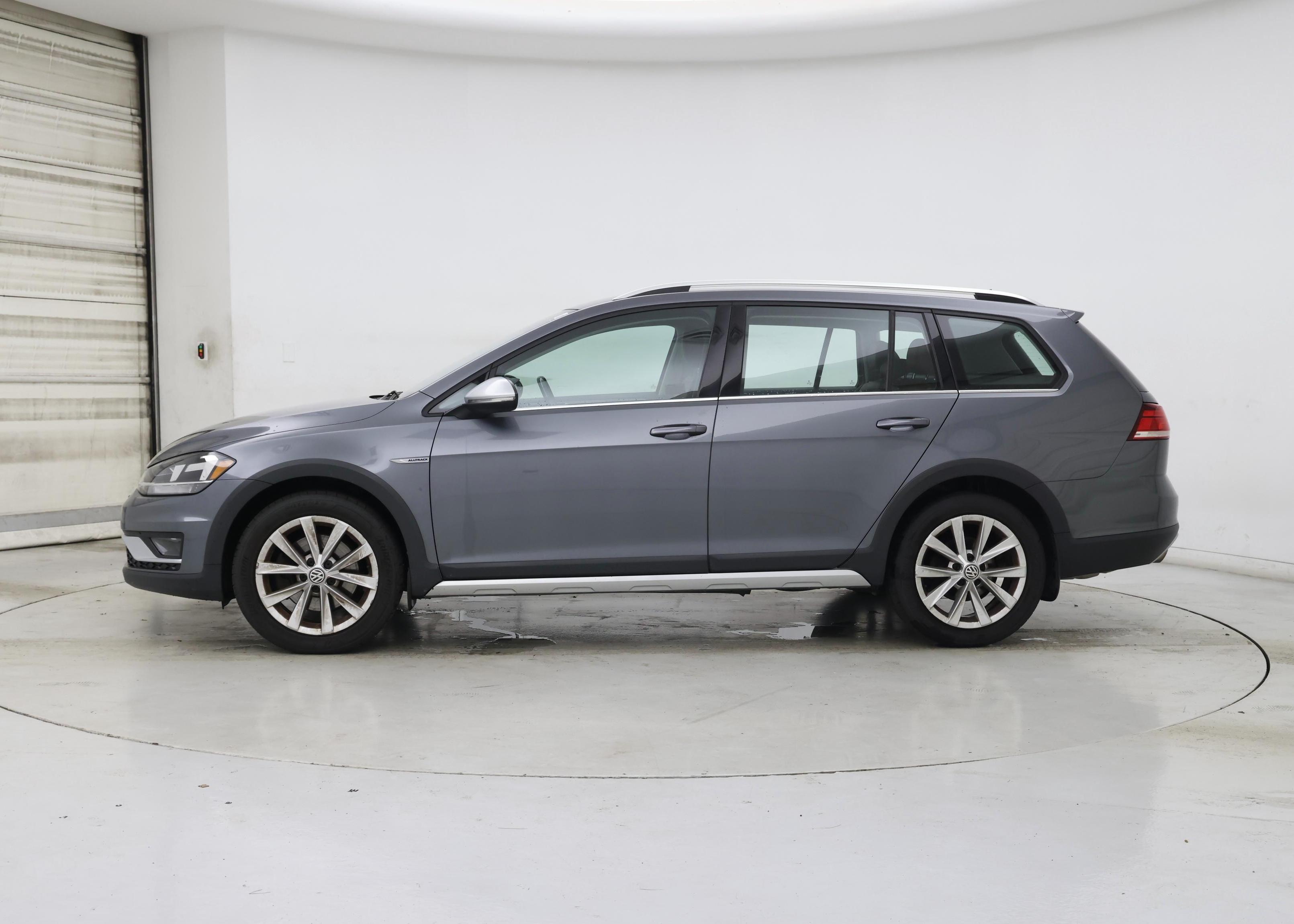 Thumbnail: 2019 Volkswagen Golf - 3