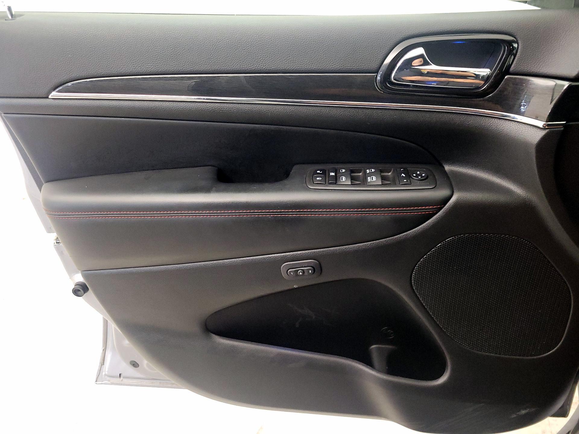 Thumbnail: 2021 Jeep Grand Cherokee - 12