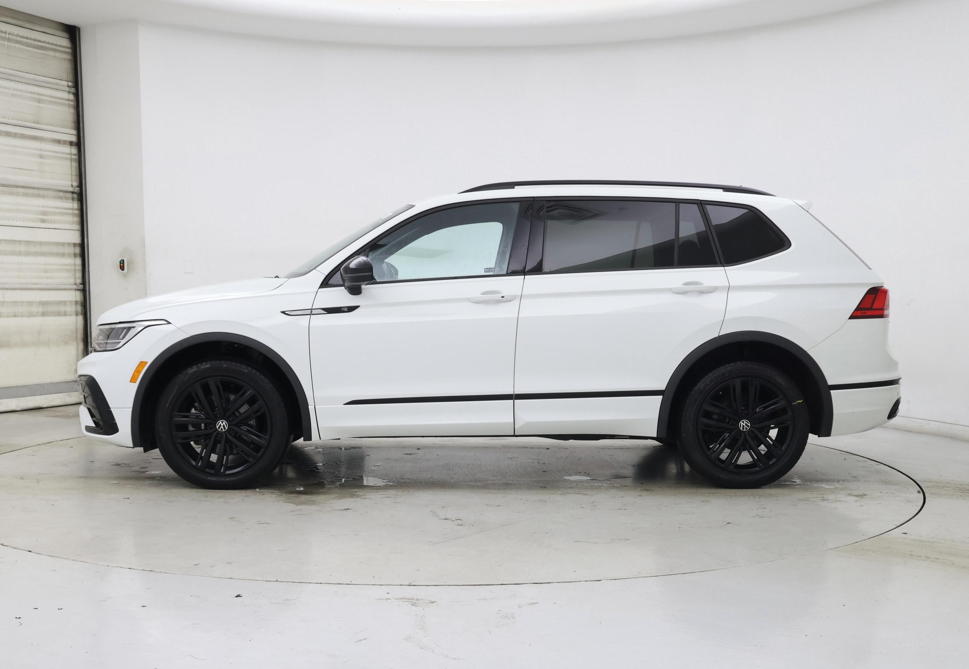 Thumbnail: 2022 Volkswagen Tiguan - 3