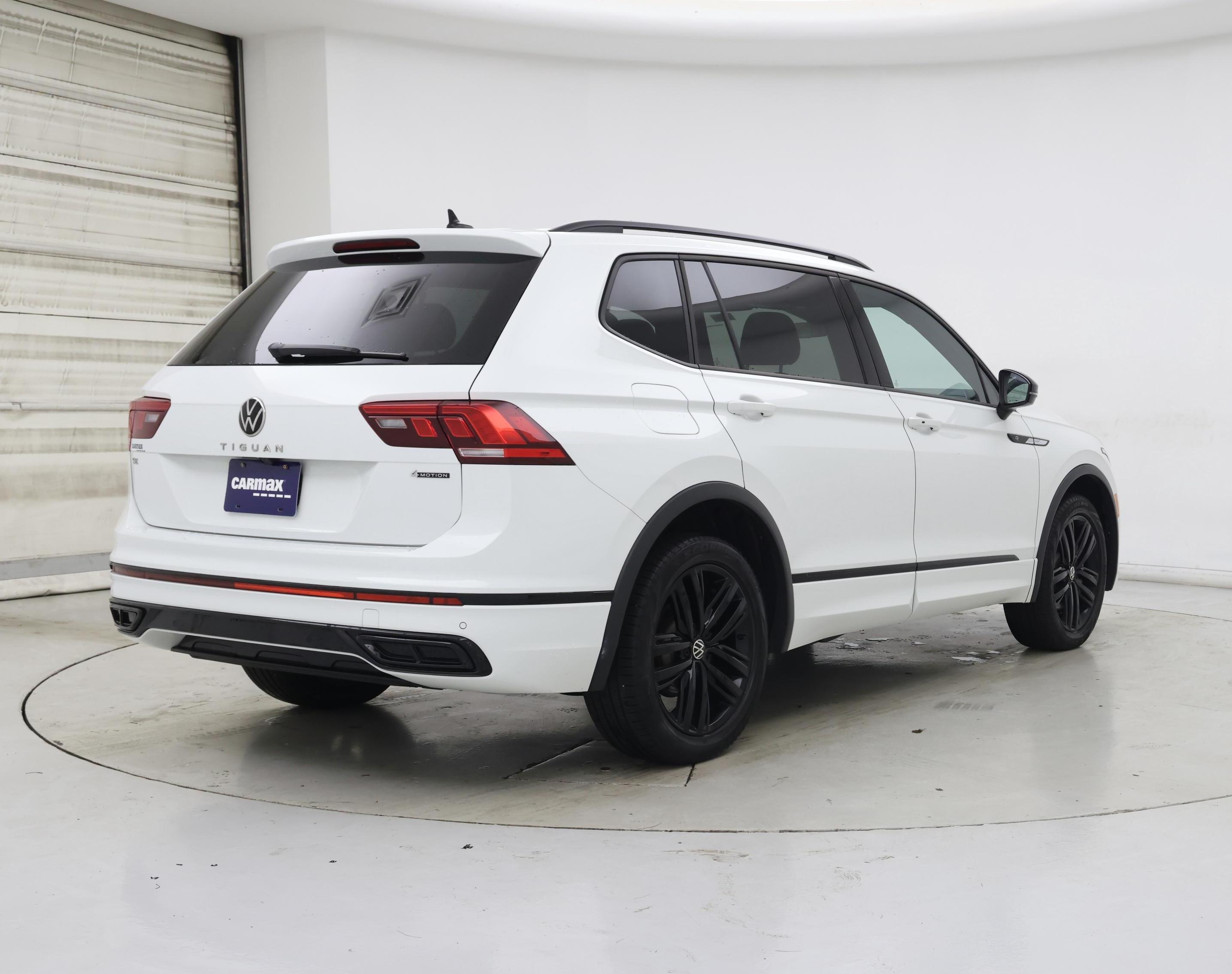 Thumbnail: 2022 Volkswagen Tiguan - 8