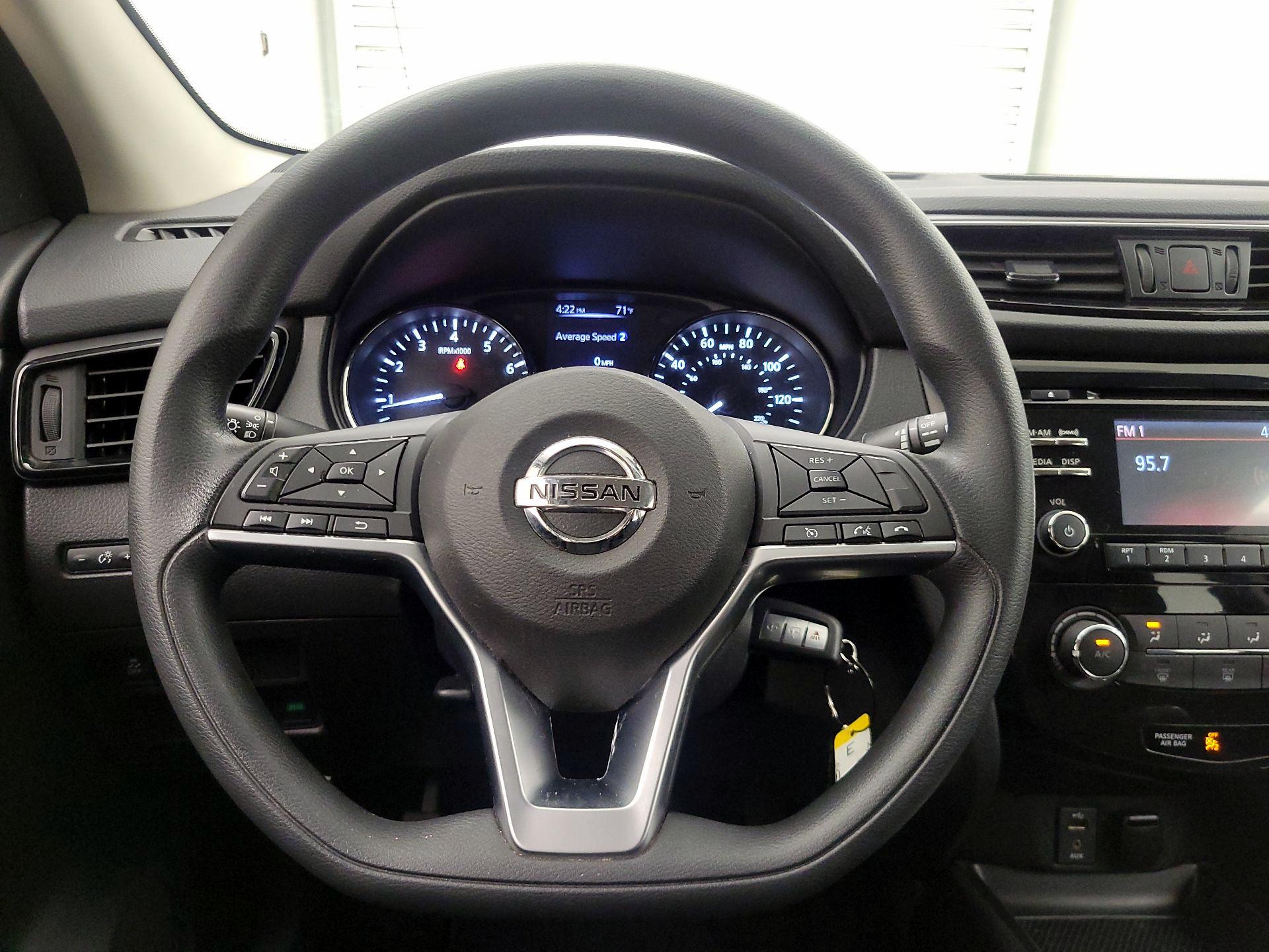 Thumbnail: 2017 Nissan Rogue Sport - 10