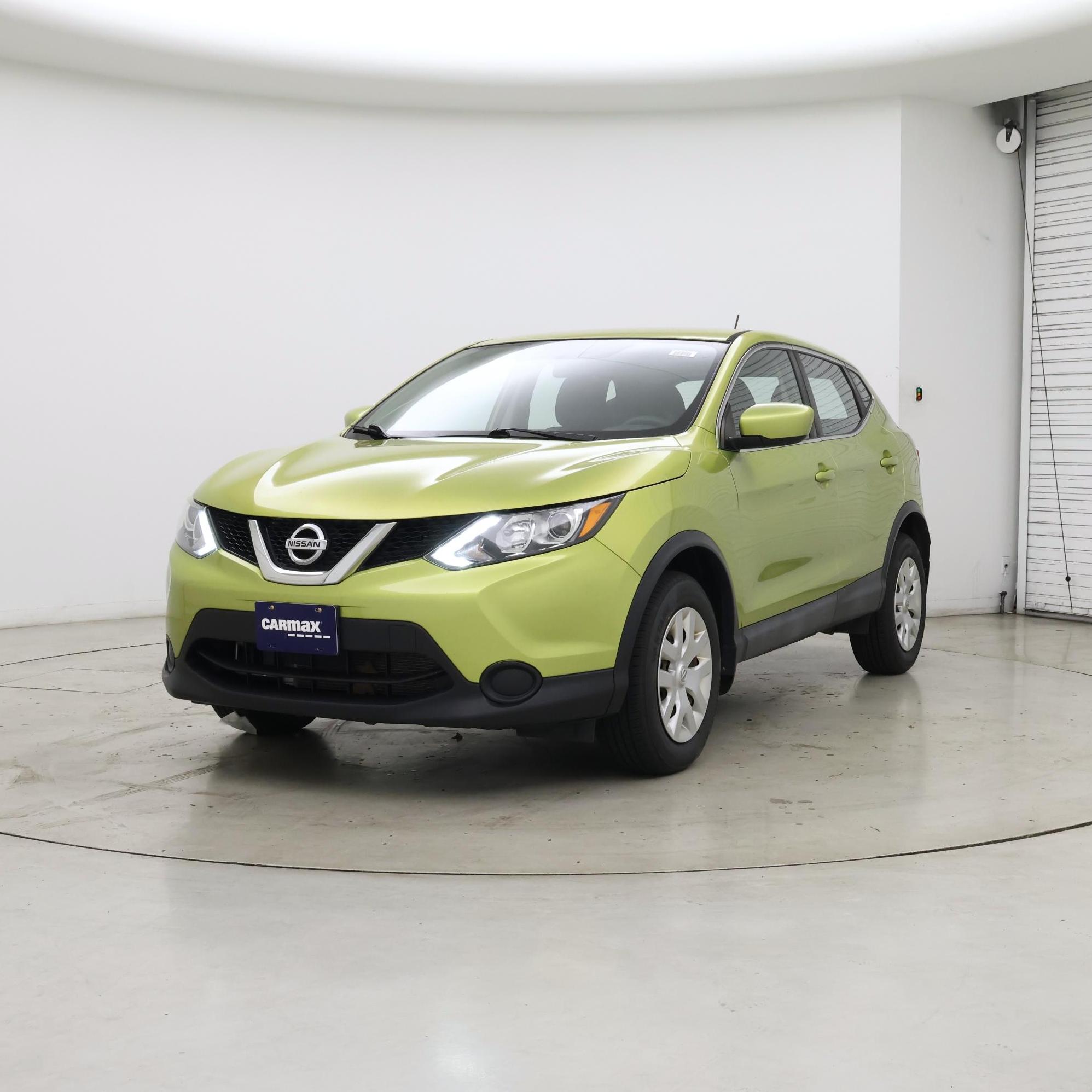 Thumbnail: 2017 Nissan Rogue Sport - 4
