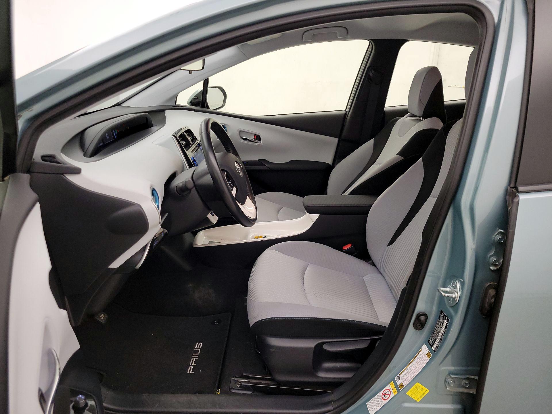 Thumbnail: 2016 Toyota Prius - 11
