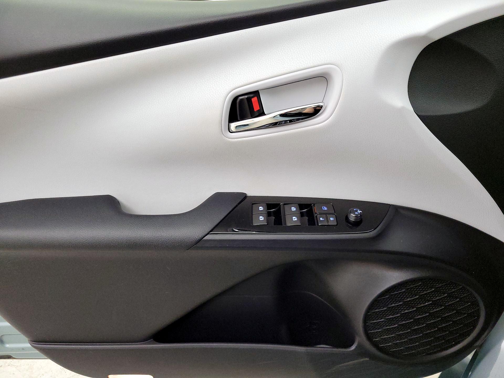 Thumbnail: 2016 Toyota Prius - 12