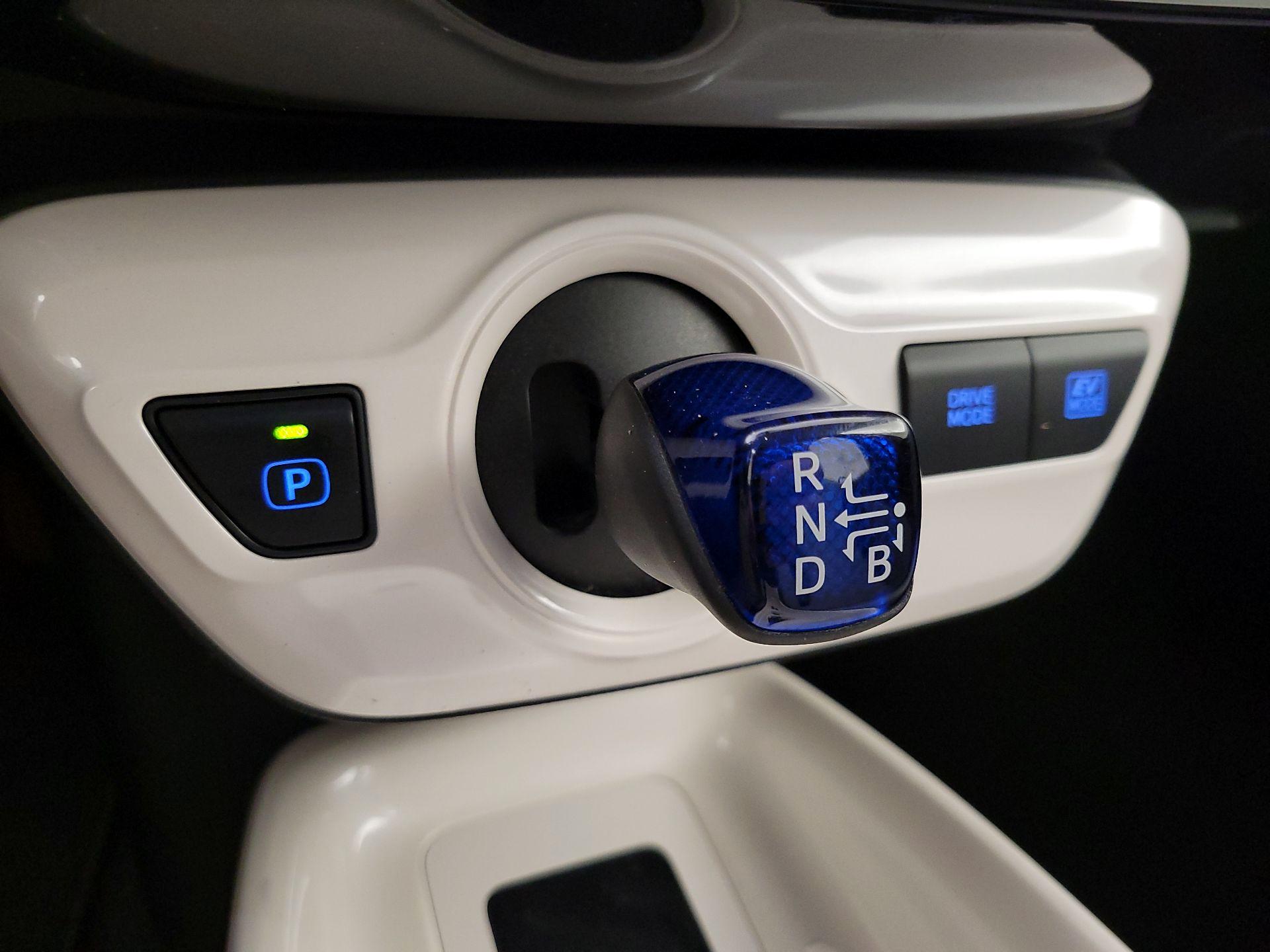 Thumbnail: 2016 Toyota Prius - 17