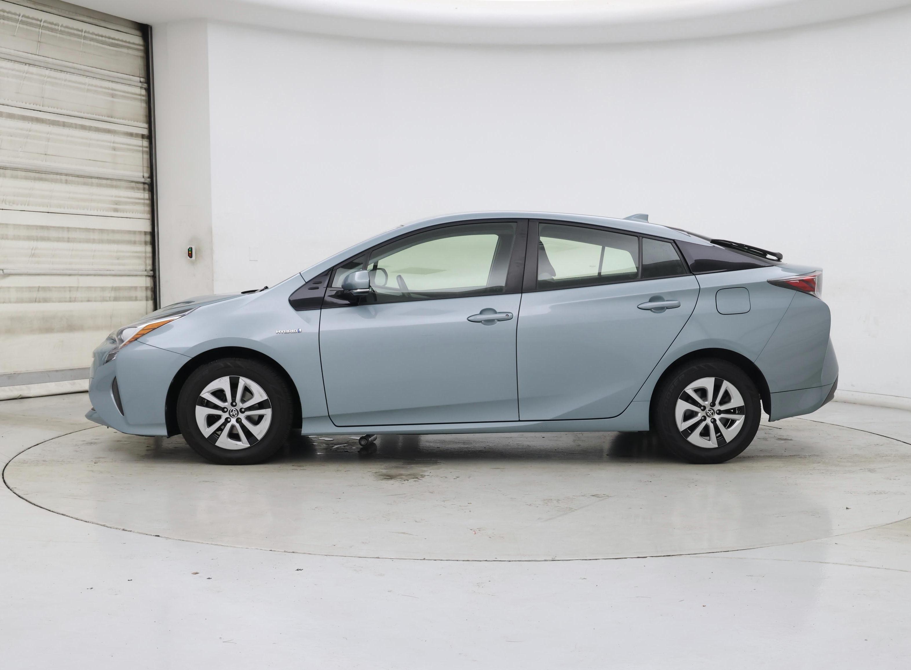 Thumbnail: 2016 Toyota Prius - 3