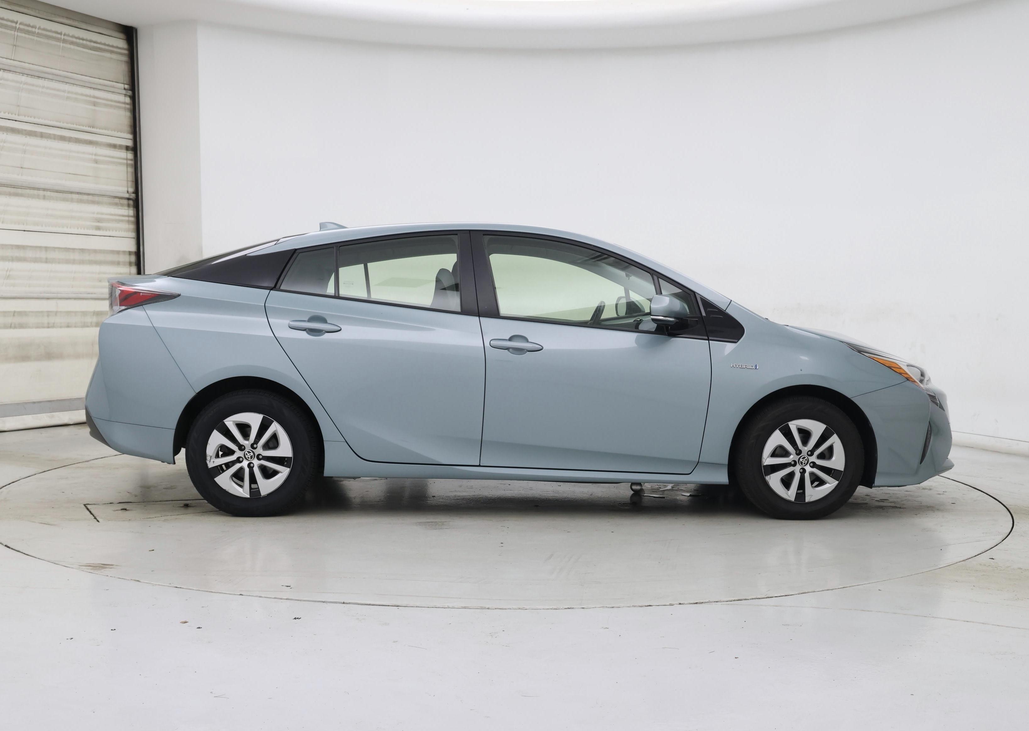 Thumbnail: 2016 Toyota Prius - 7