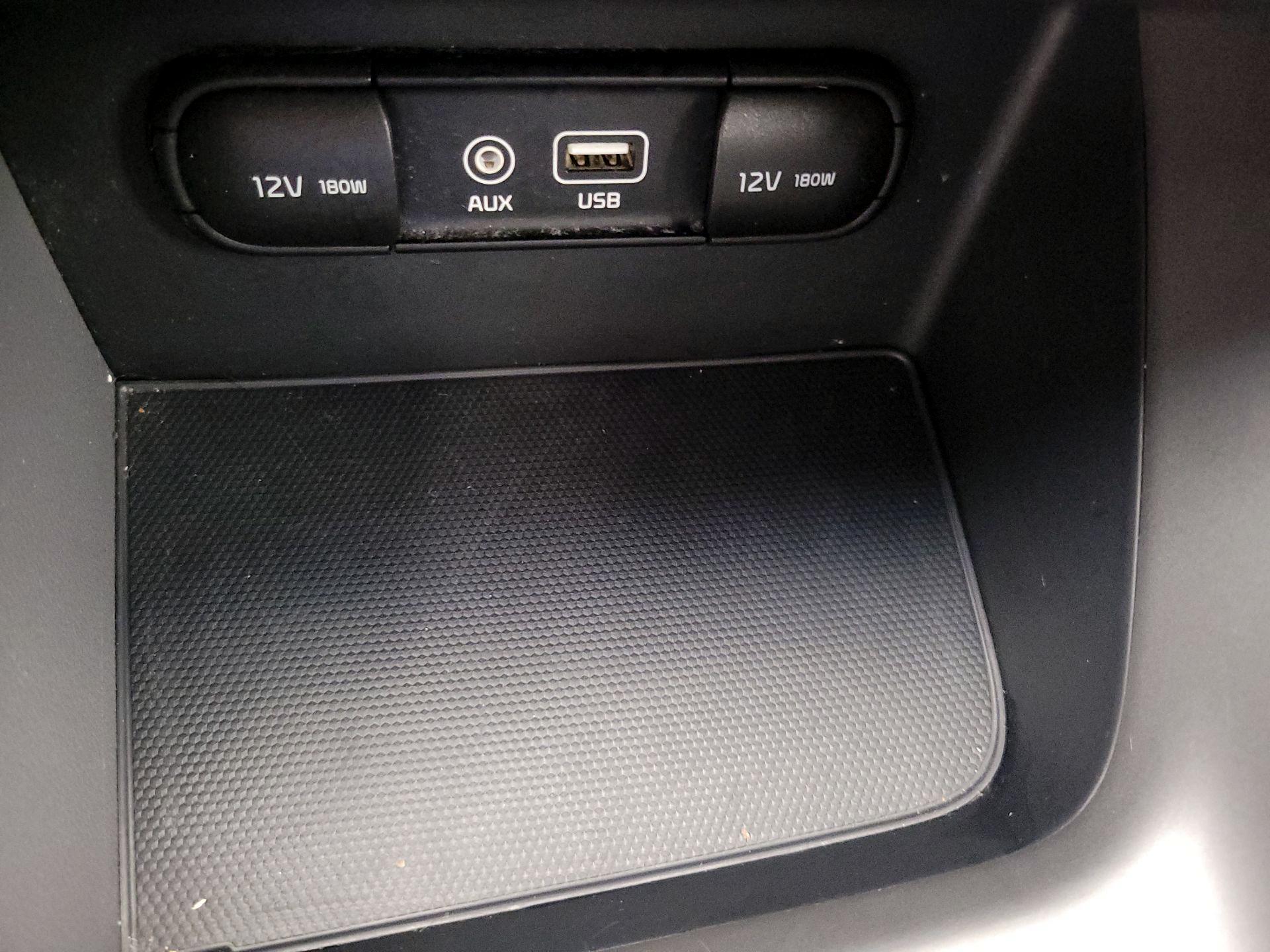 Thumbnail: 2017 Kia Niro - 18