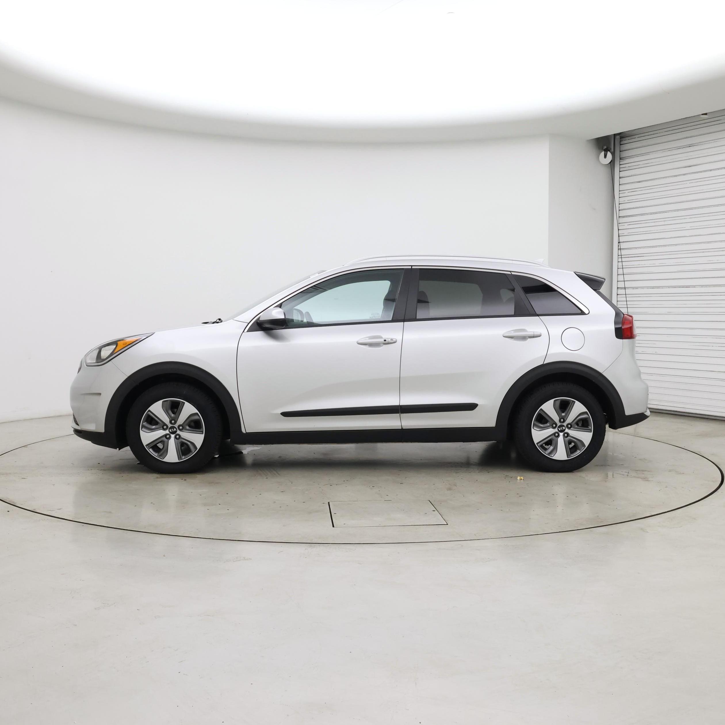 Thumbnail: 2017 Kia Niro - 3
