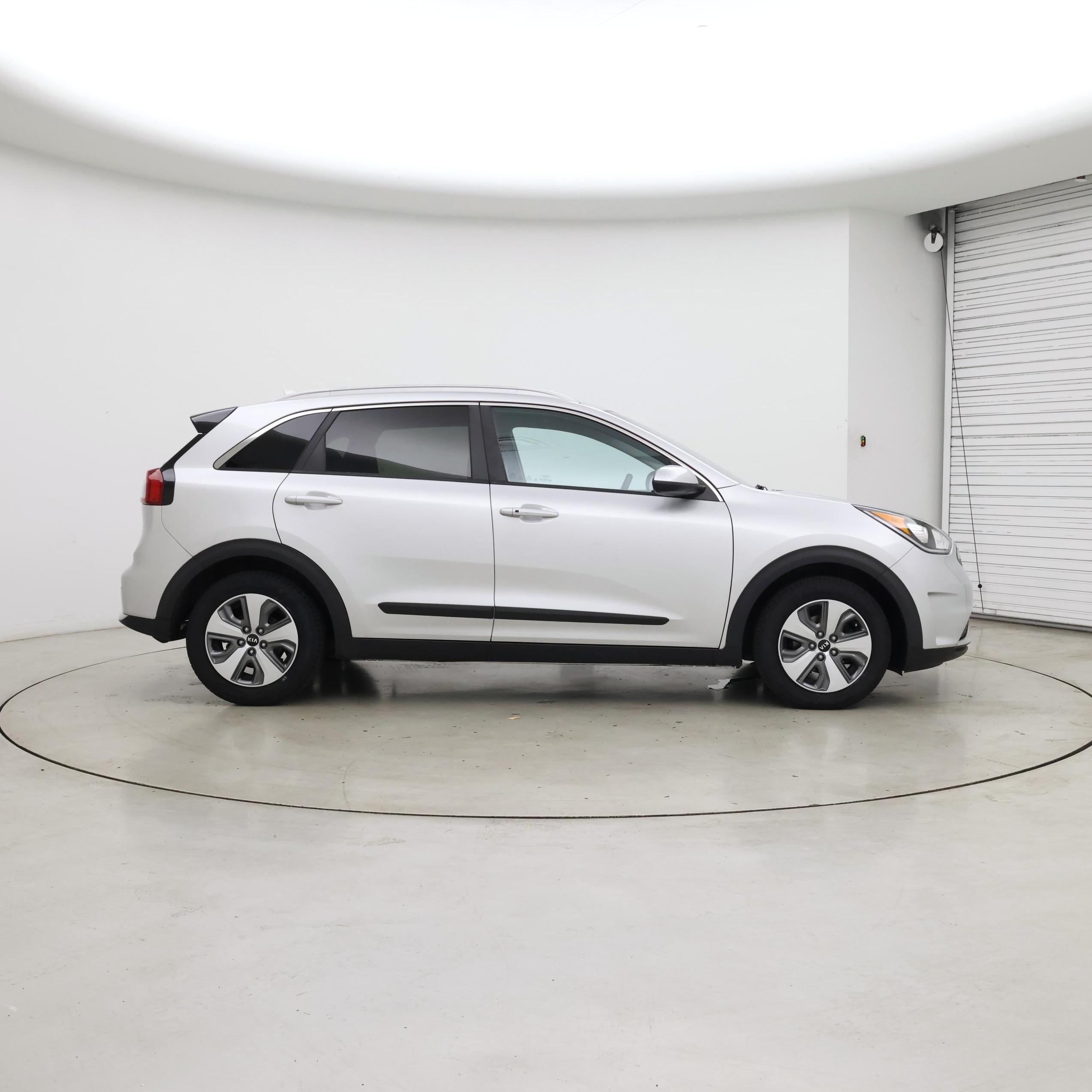 Thumbnail: 2017 Kia Niro - 7