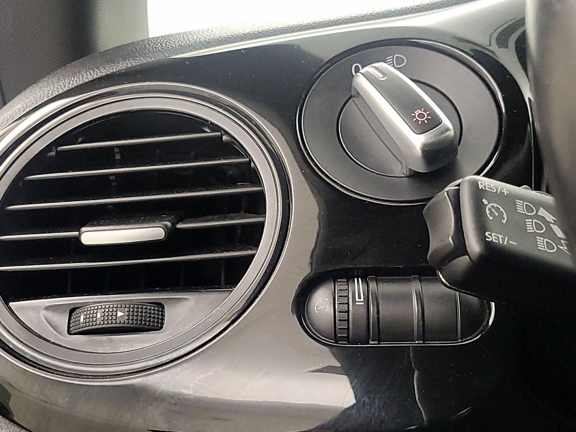 Thumbnail: 2019 Volkswagen Beetle - 13