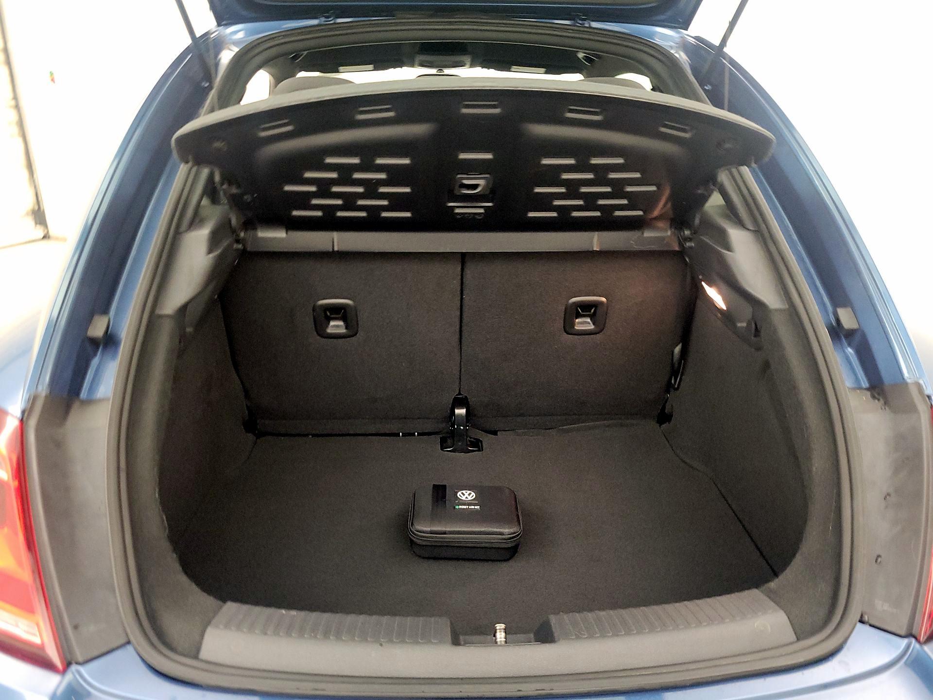 Thumbnail: 2019 Volkswagen Beetle - 20