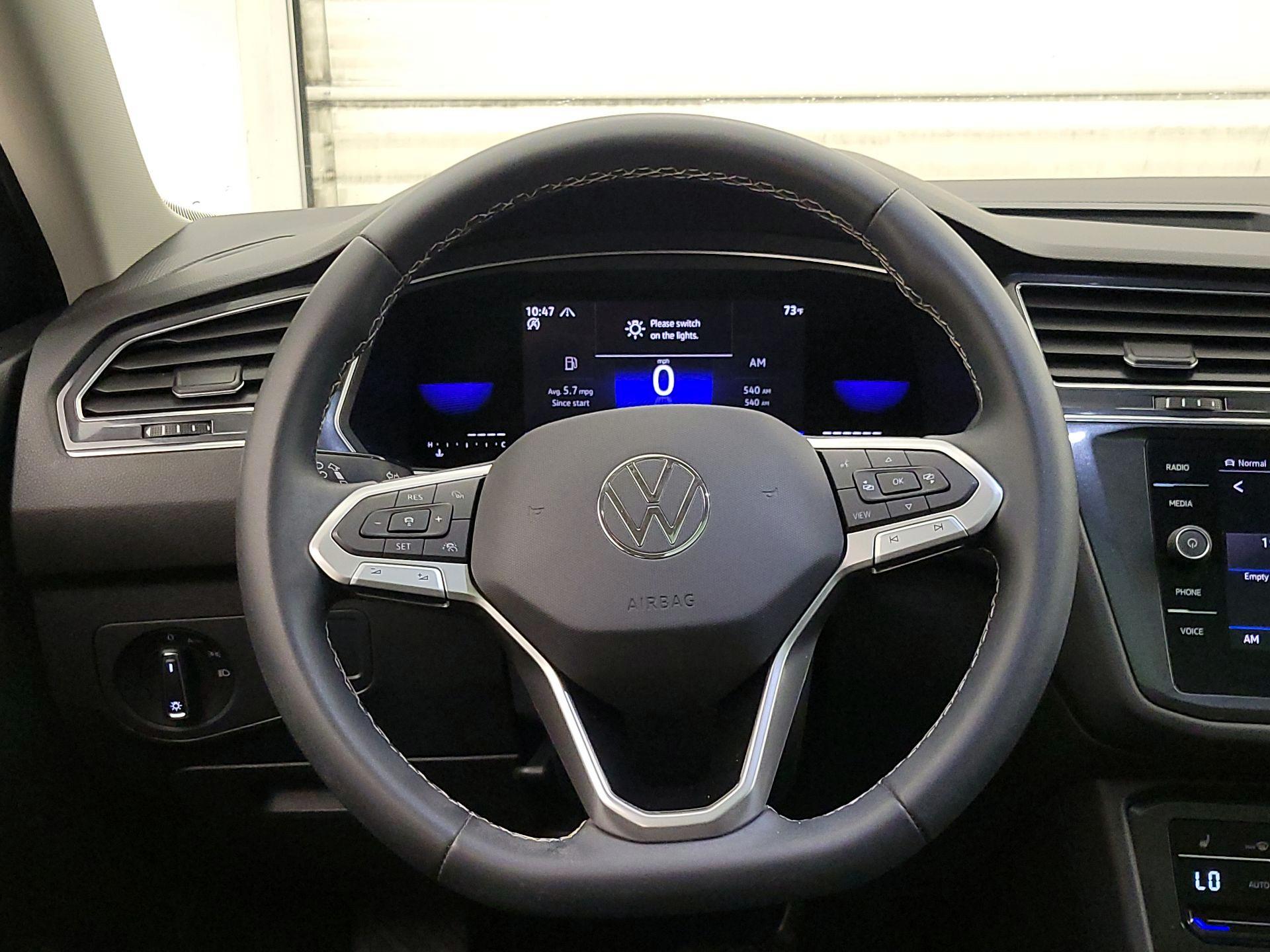 Thumbnail: 2022 Volkswagen Tiguan - 10