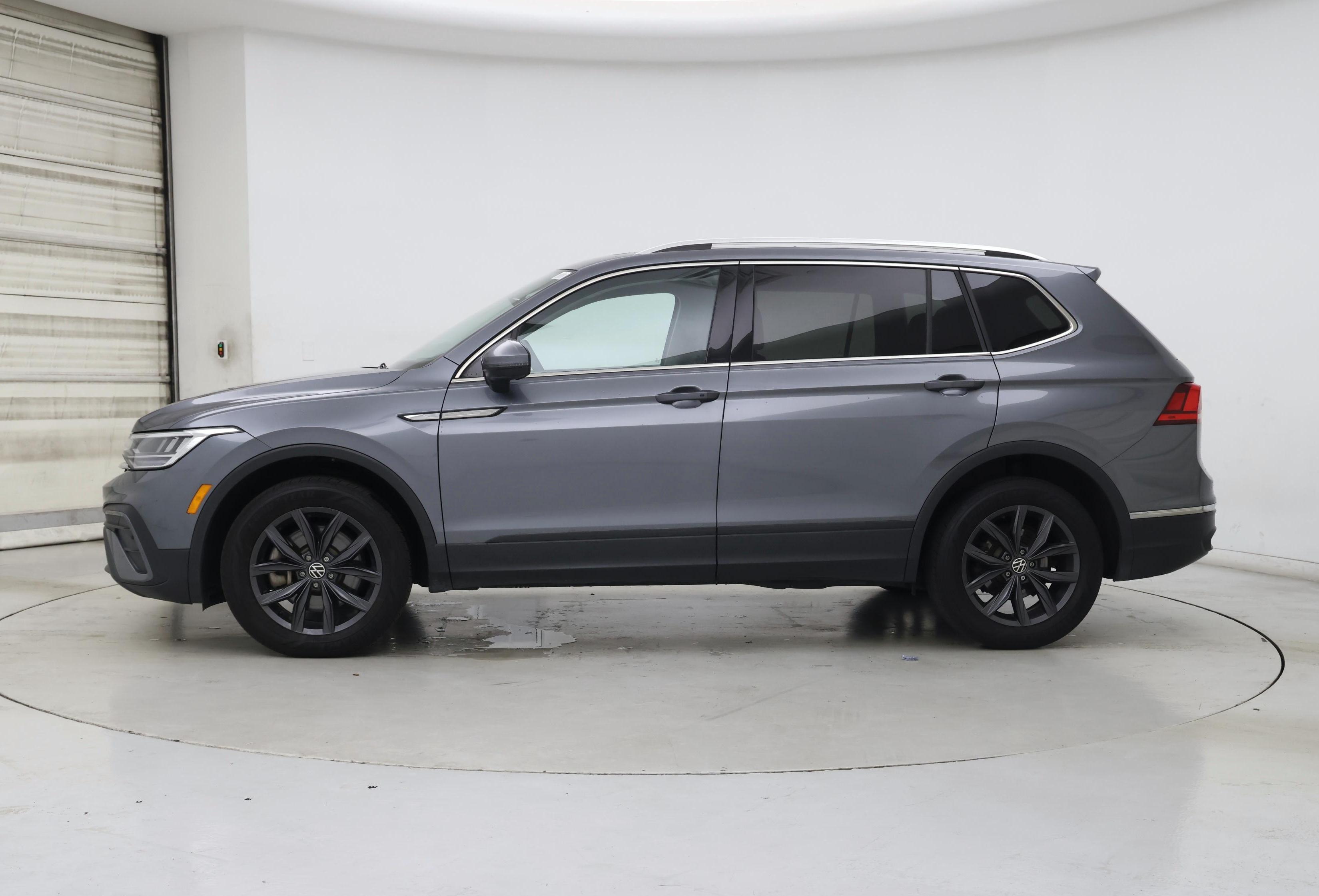Thumbnail: 2022 Volkswagen Tiguan - 3