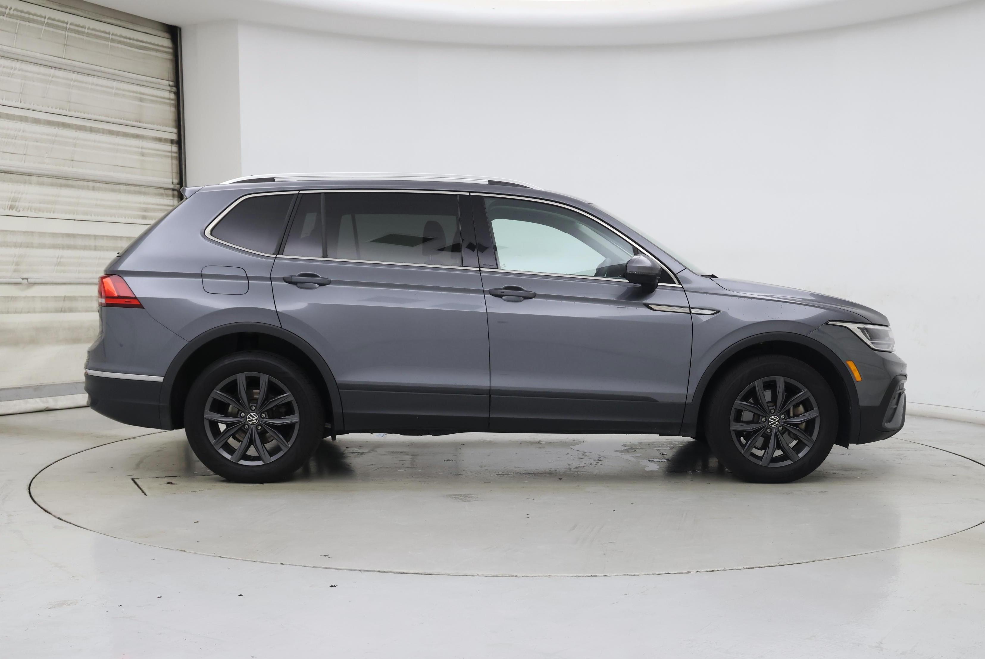 Thumbnail: 2022 Volkswagen Tiguan - 7