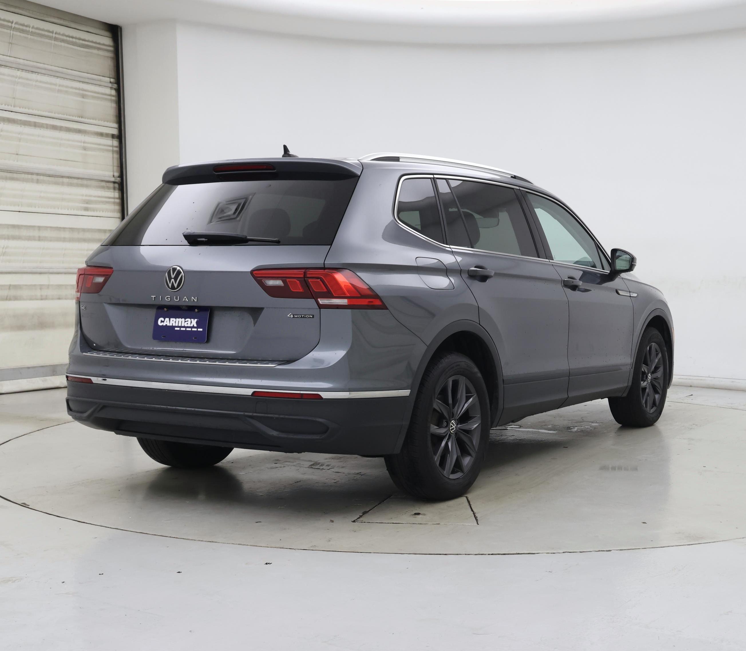 Thumbnail: 2022 Volkswagen Tiguan - 8