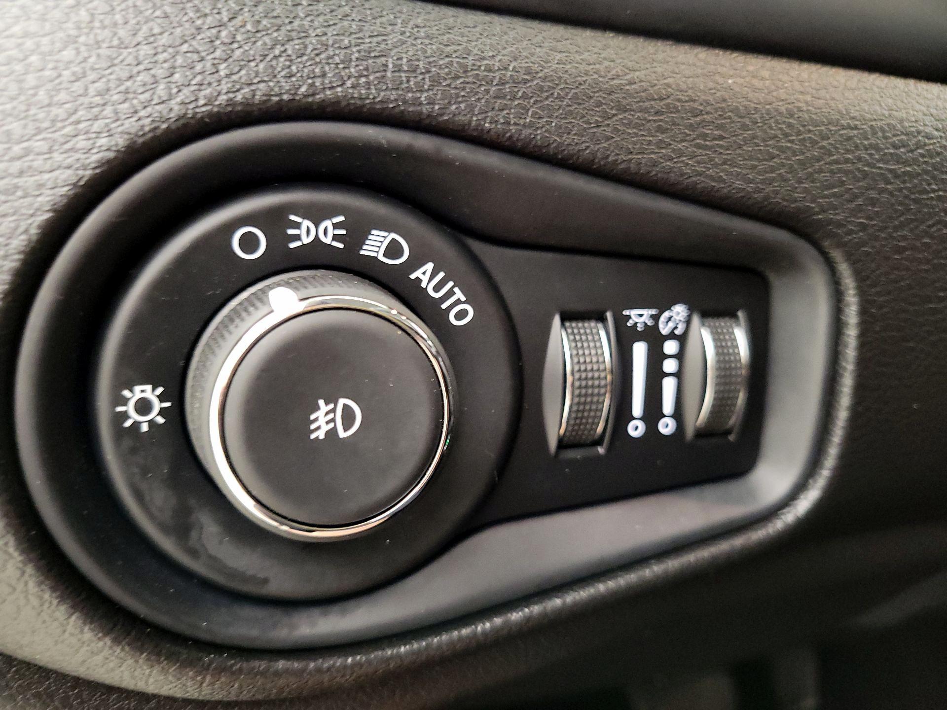 Thumbnail: 2021 Jeep Renegade - 13