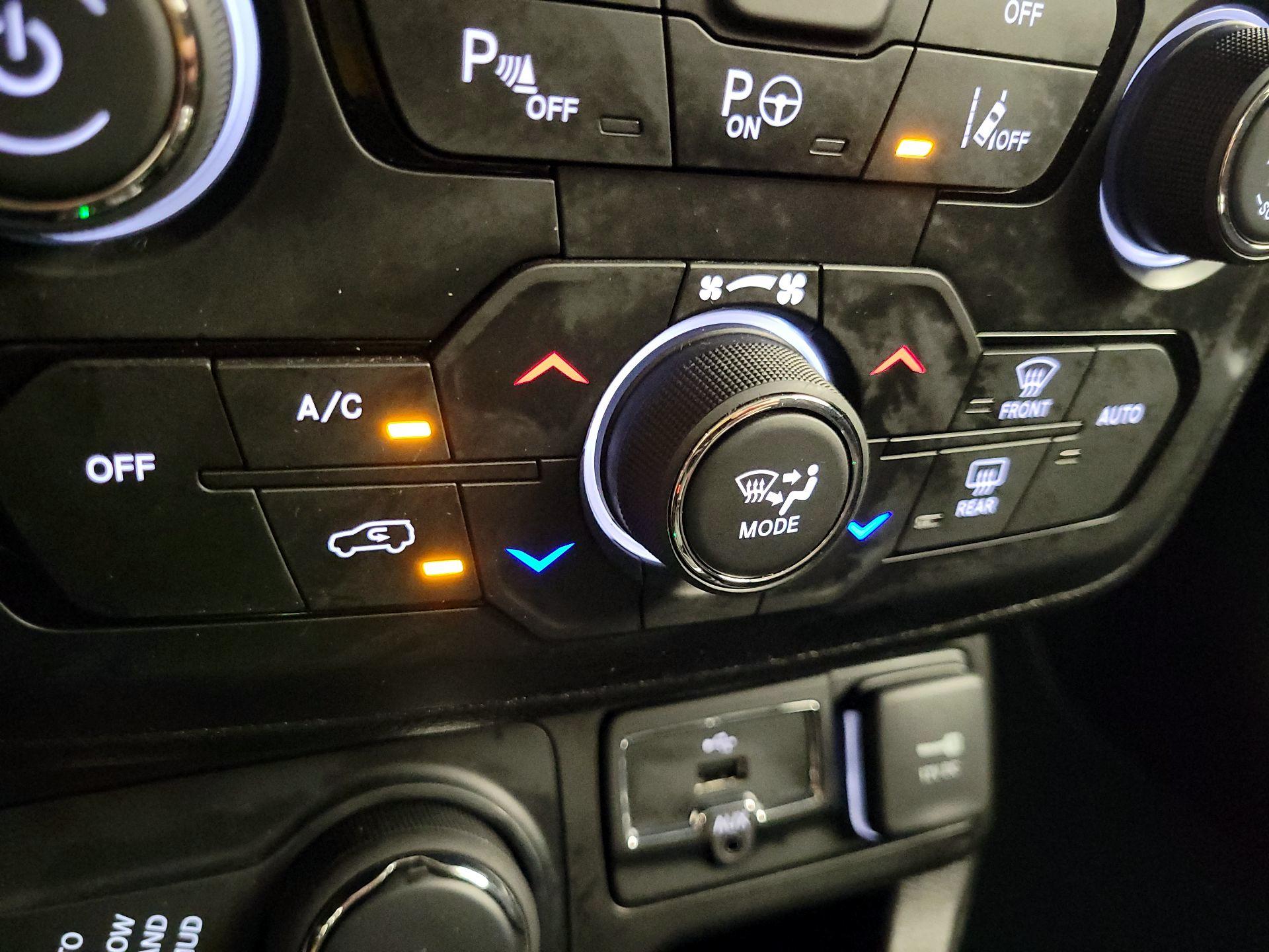 Thumbnail: 2021 Jeep Renegade - 17