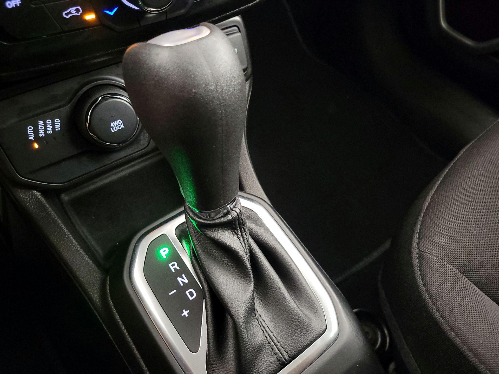 Thumbnail: 2021 Jeep Renegade - 18