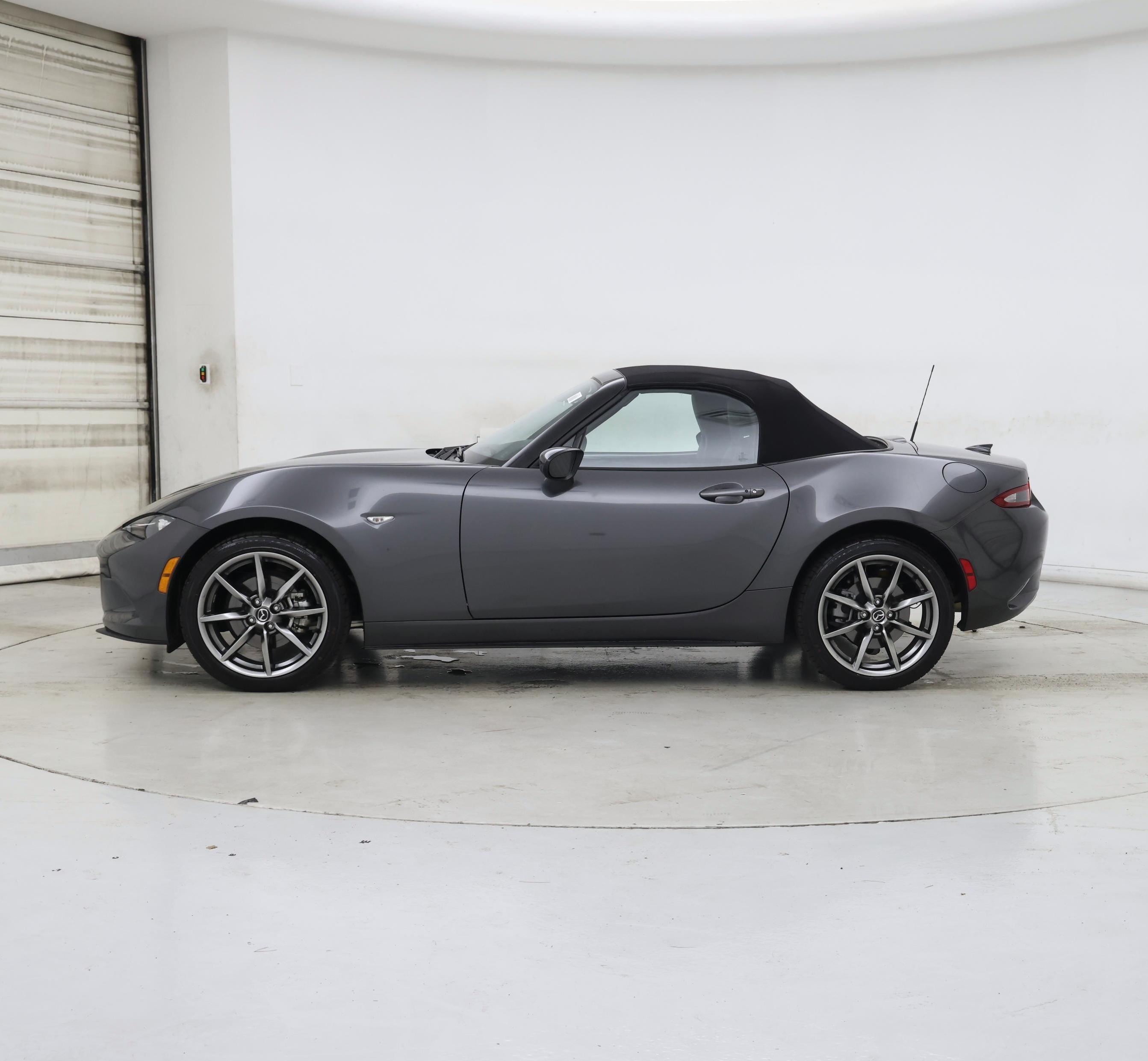 Thumbnail: 2021 Mazda MX-5 Miata - 3